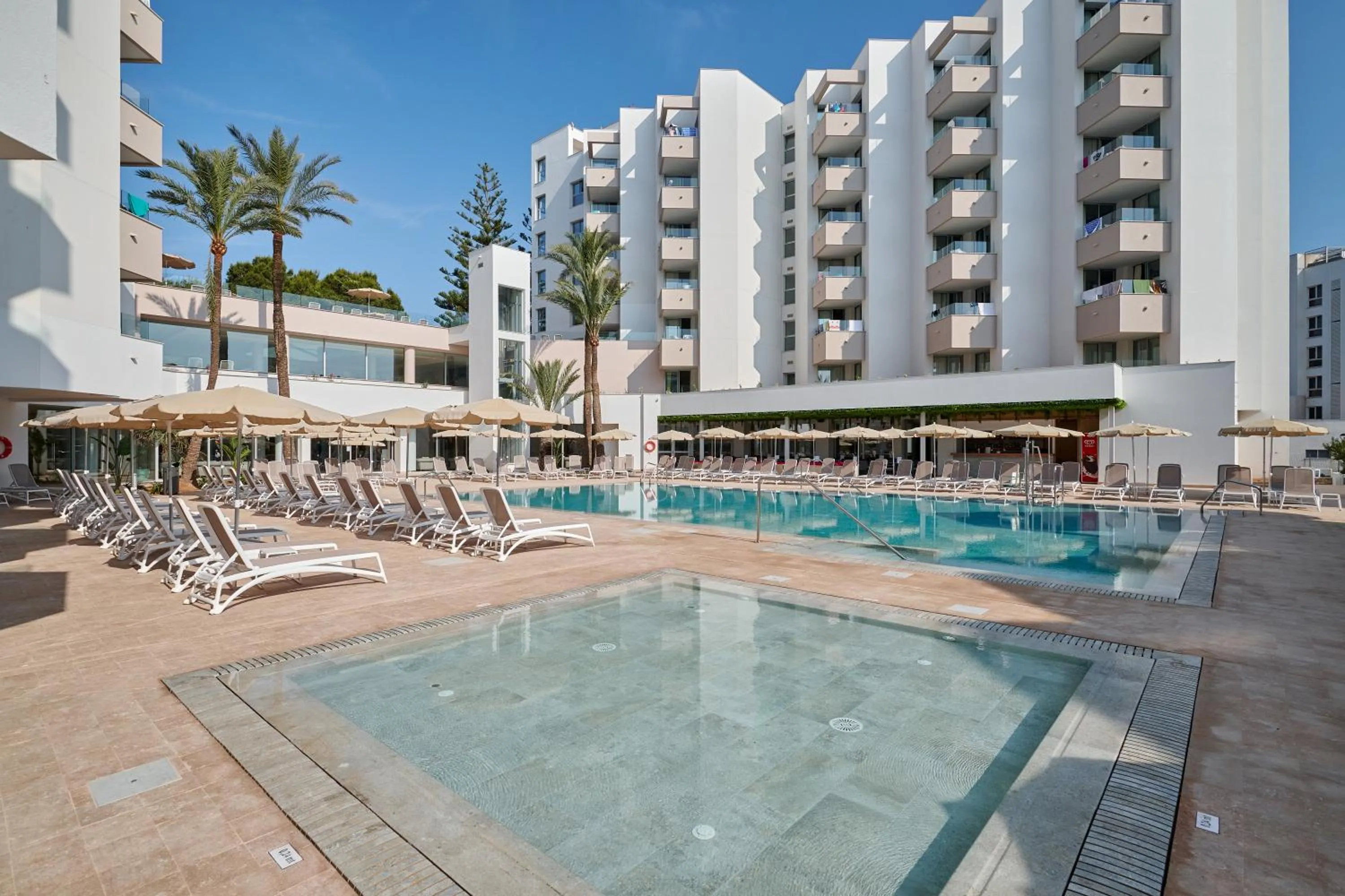 Property building in Hipotels Bahía Grande Aparthotel