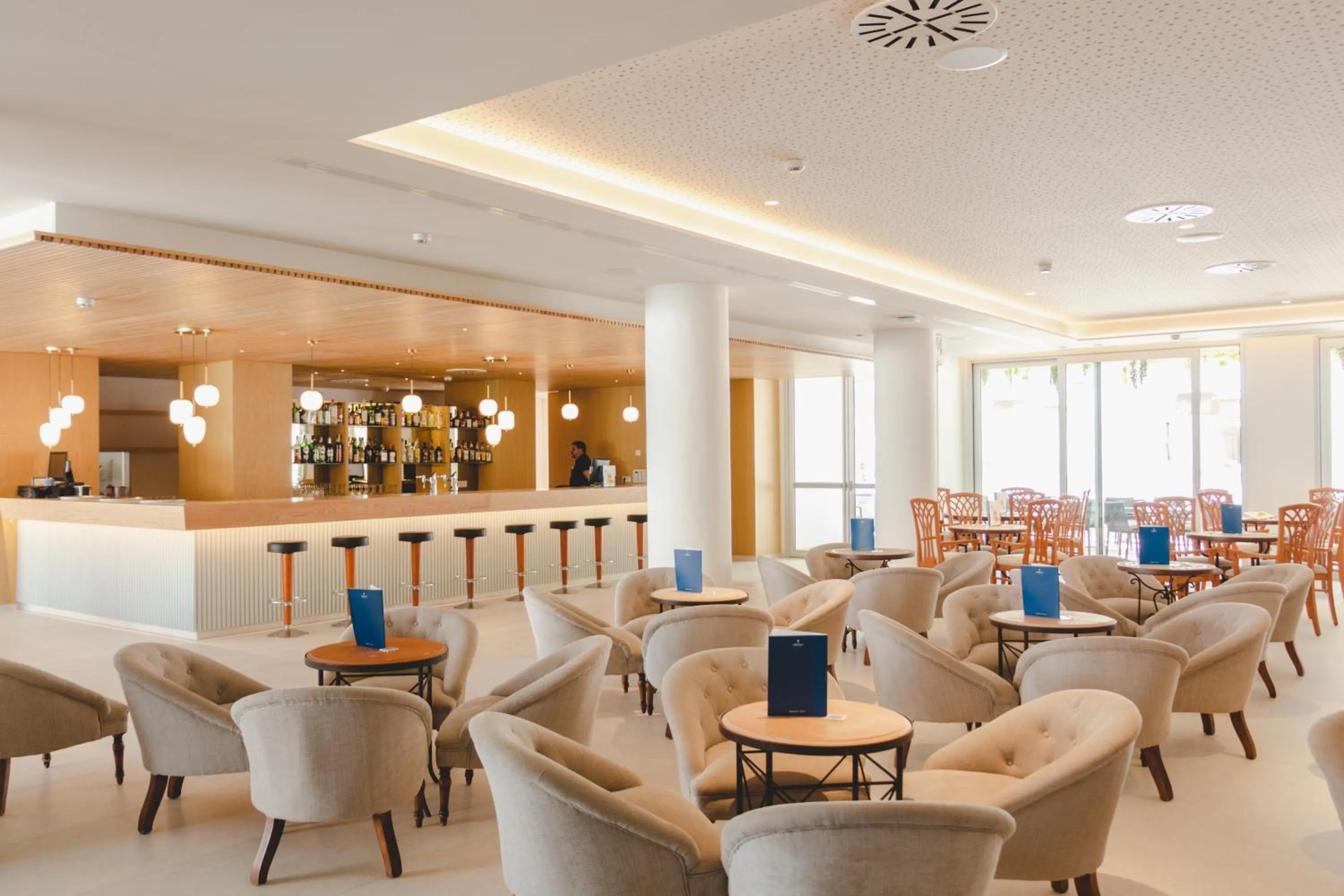 Lounge or bar in Hipotels Bahía Grande Aparthotel