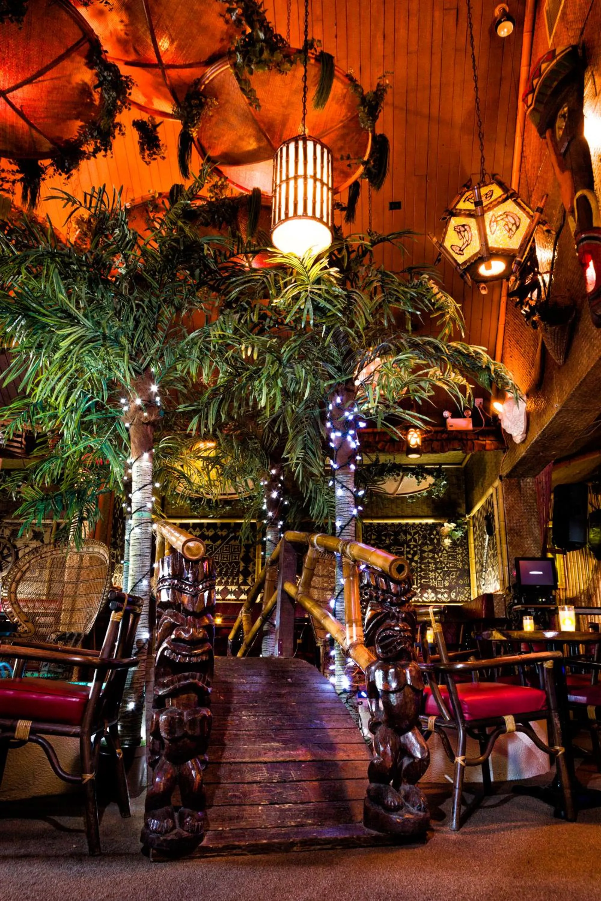 Entertainment in Hotel-Motel Coconut