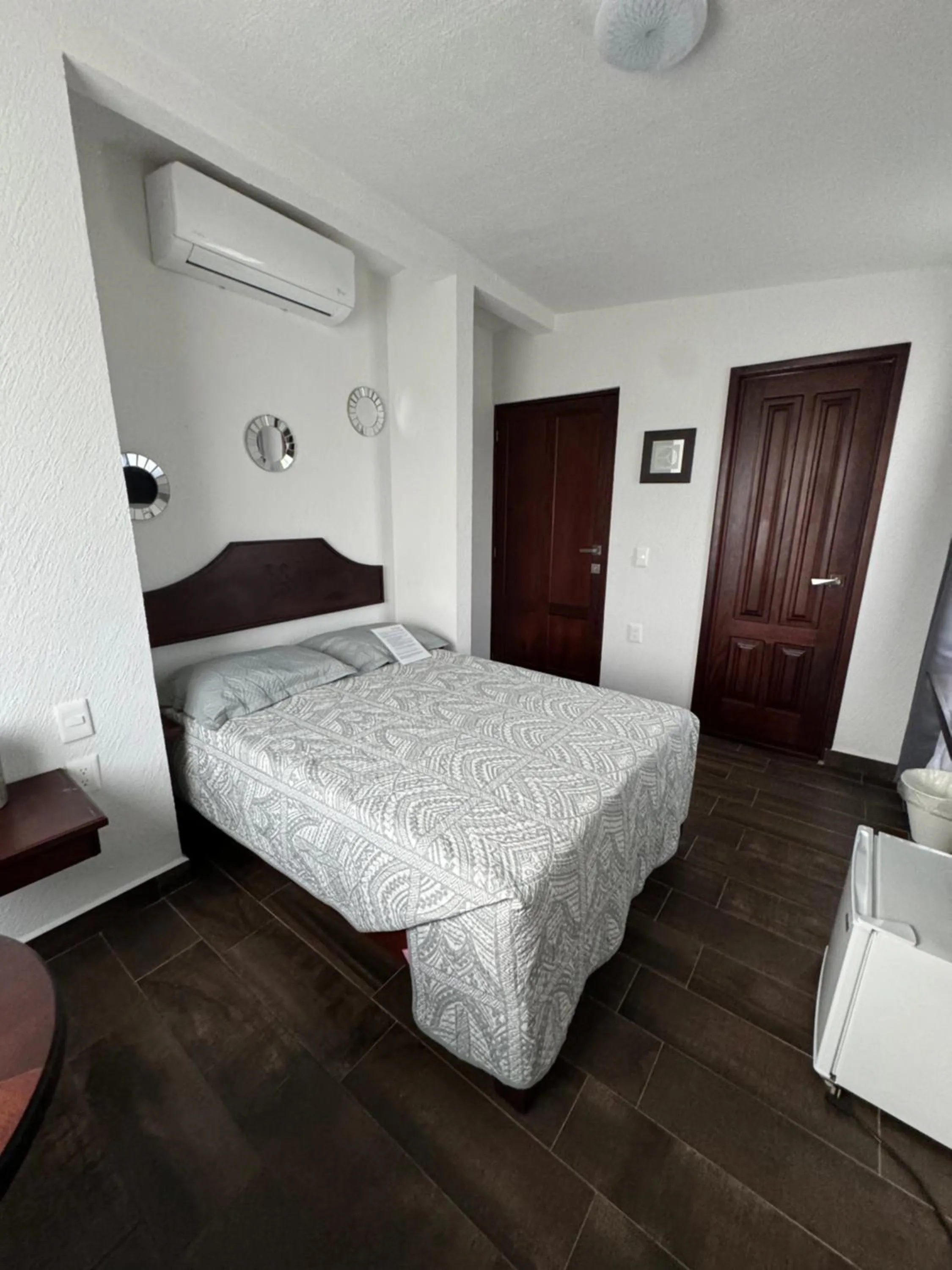 Photo of the whole room, Bed in Ananta Hotel