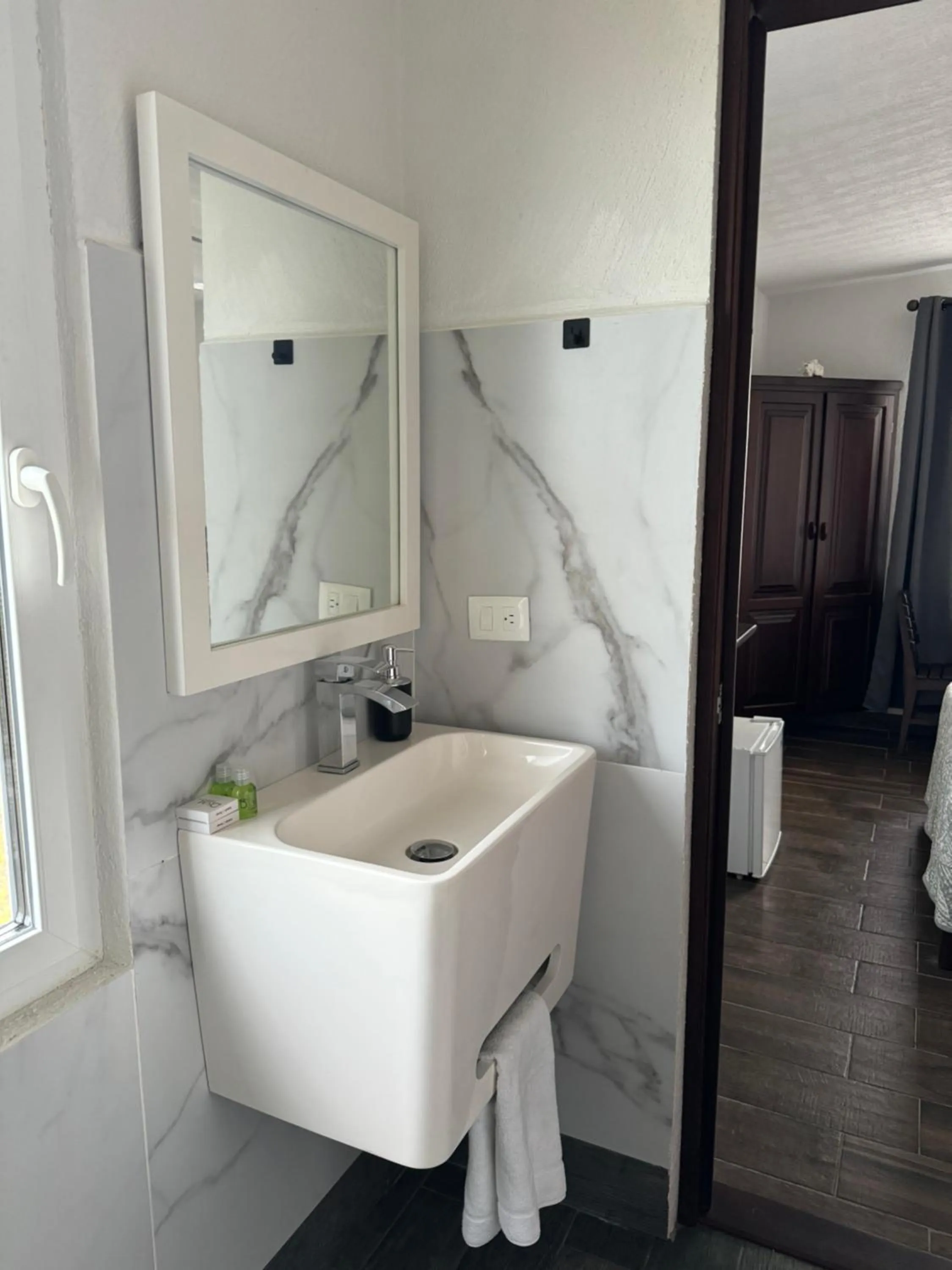 Bathroom in Ananta Hotel