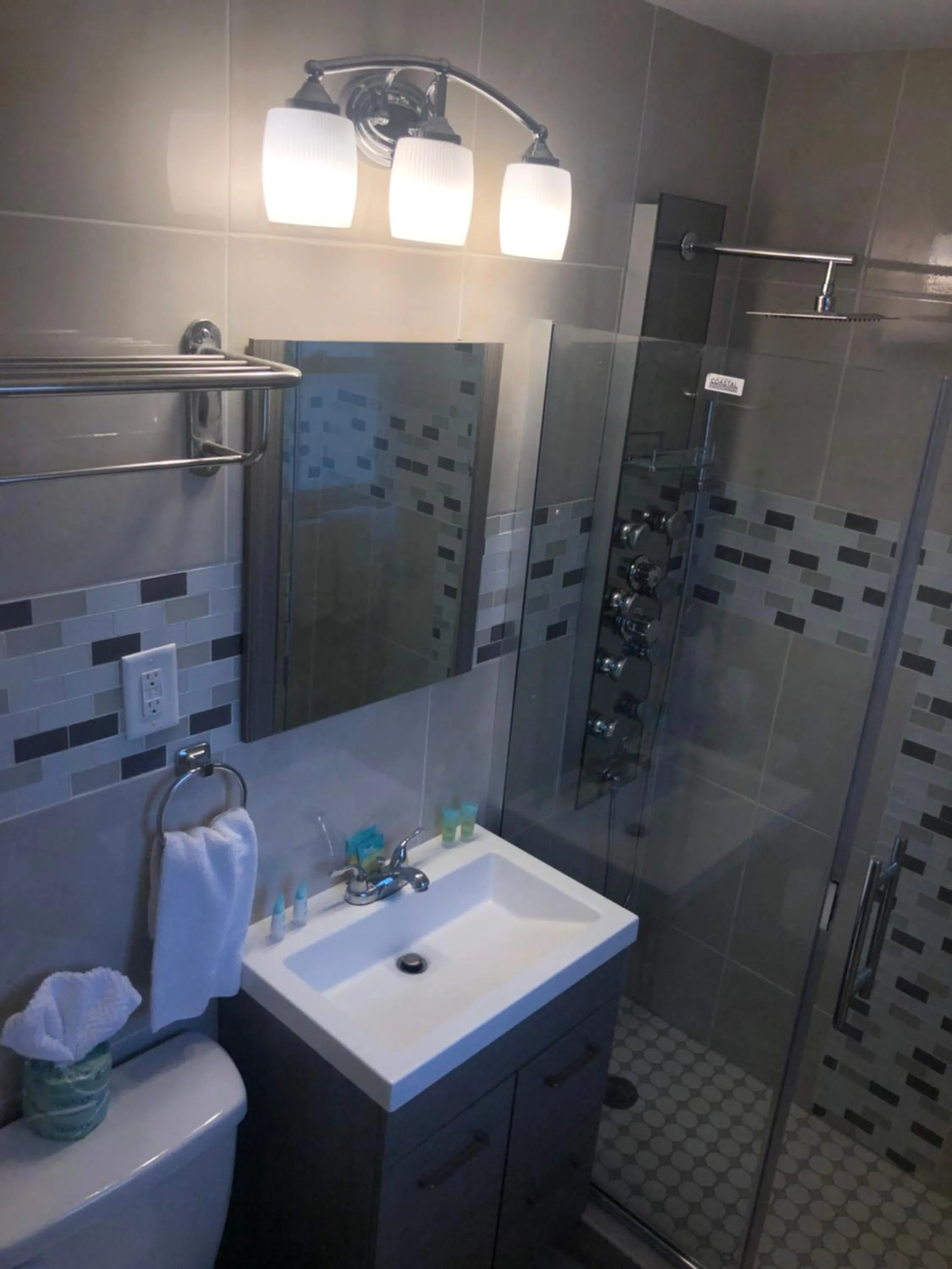 Bathroom in Sunrise Inn