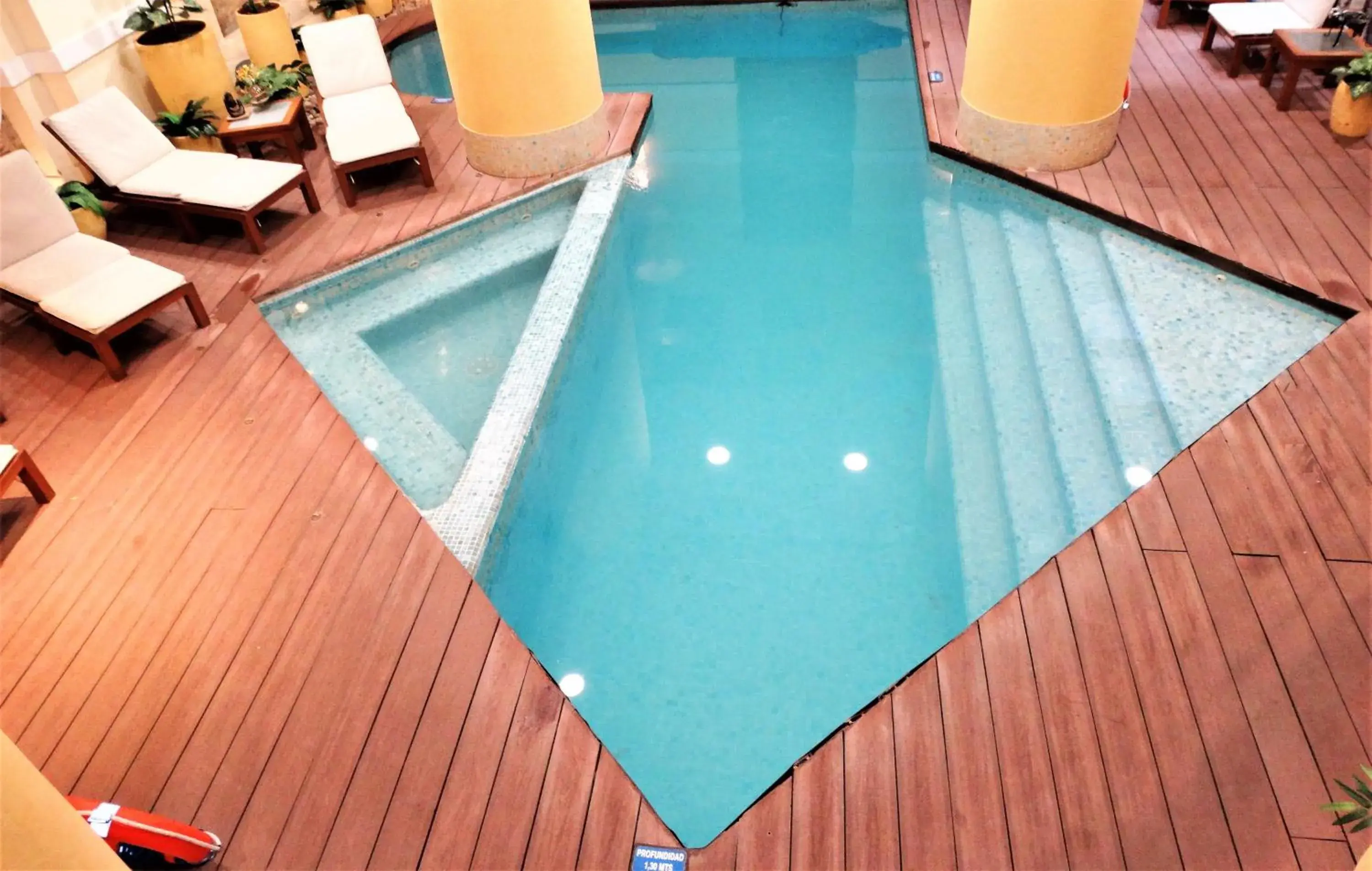 Swimming pool in Hotel De La Opera Swimming pool in Hotel De La Opera