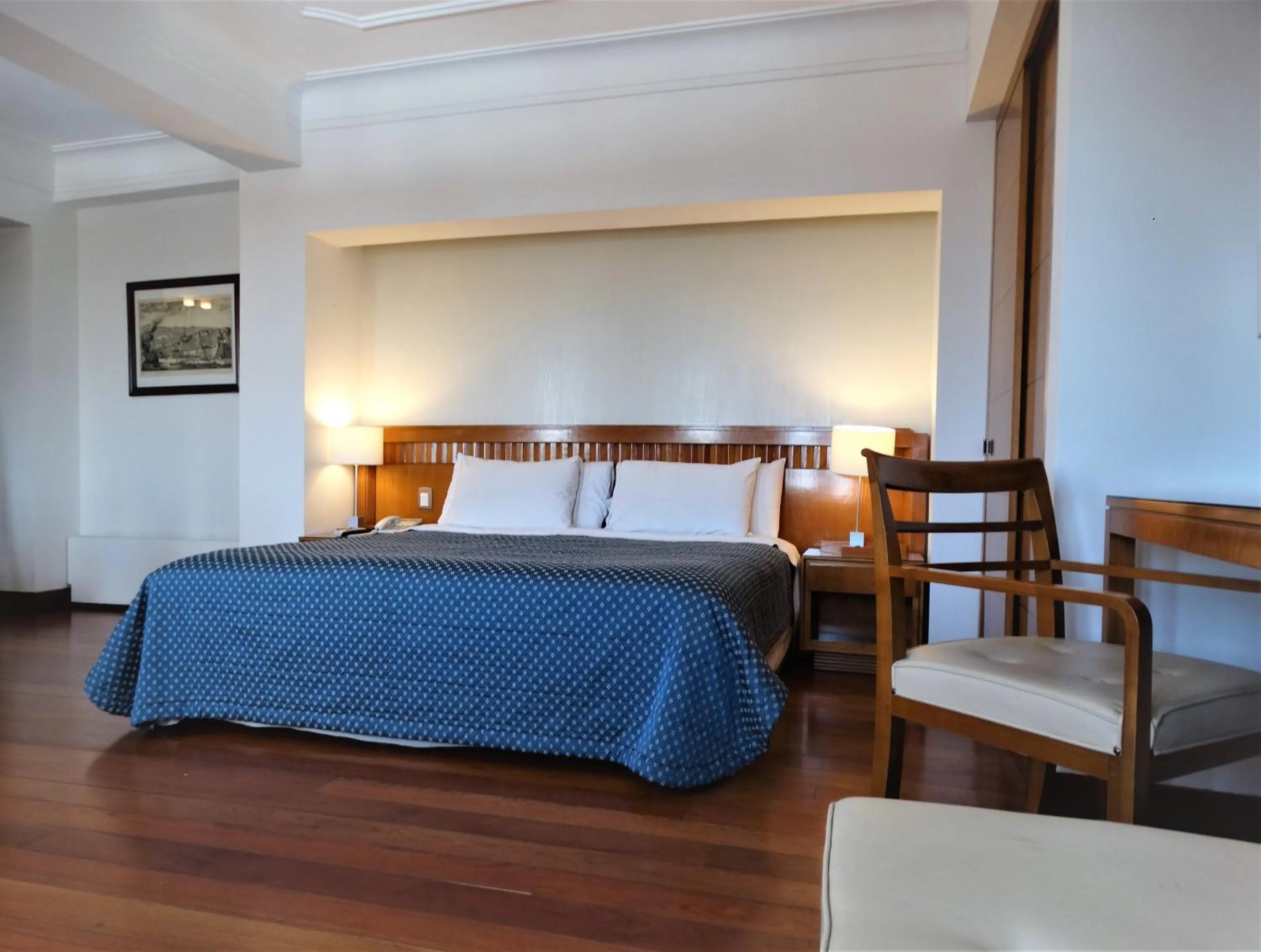 Bed in Hotel De La Opera