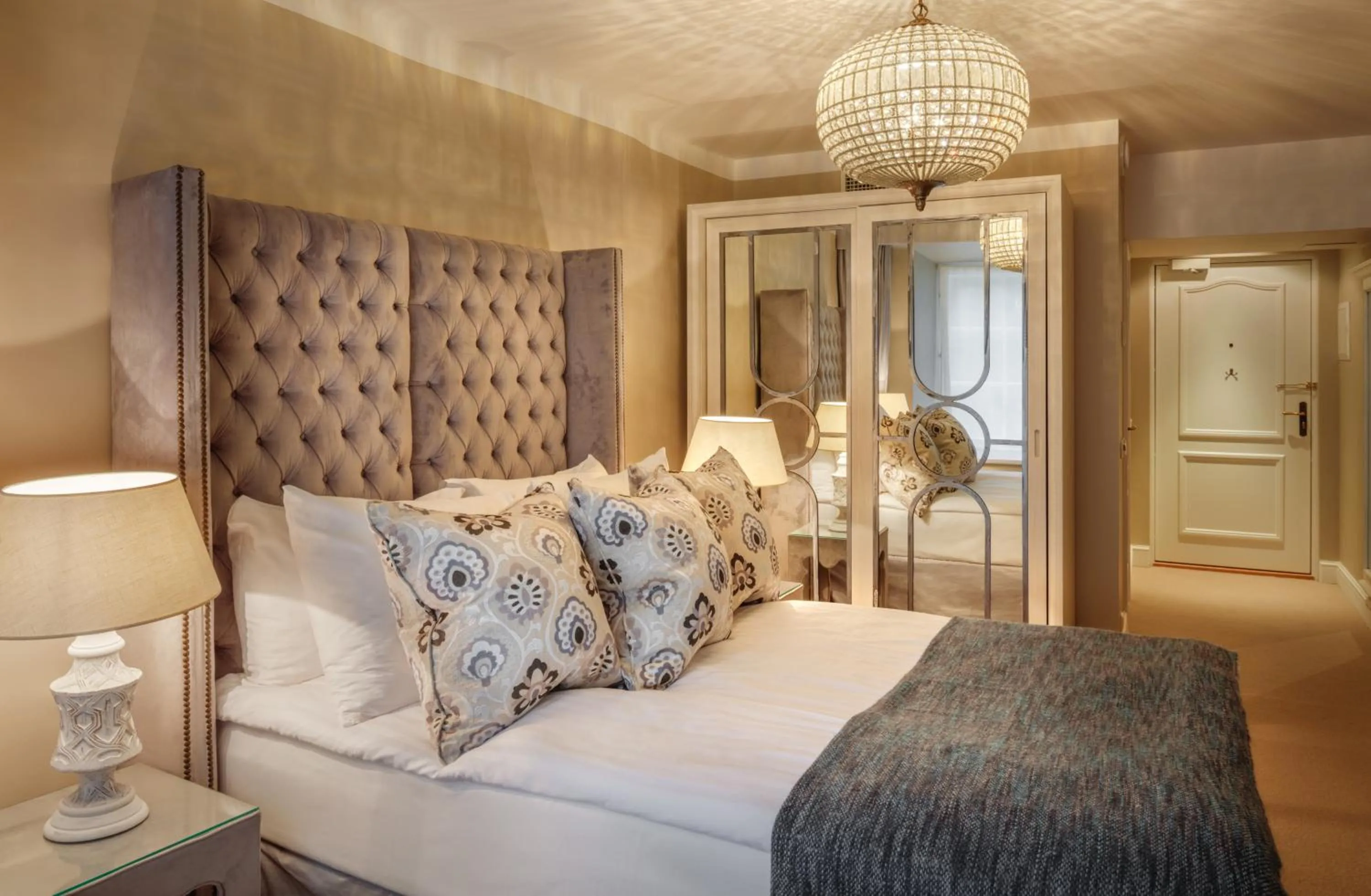 Photo of the whole room, Bed in Schlössle Hotel - Small Luxury Hotels of the World