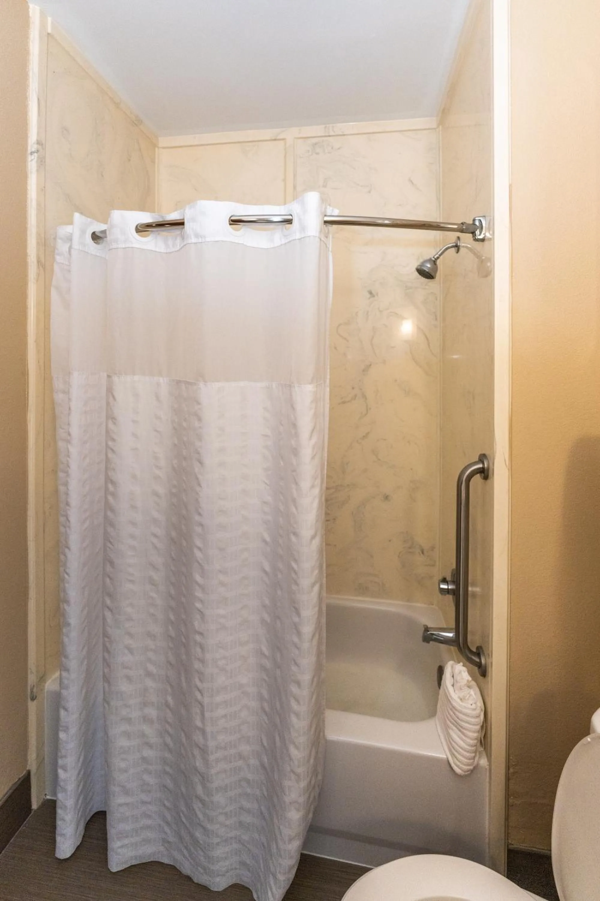 Bathroom in Comfort Suites Houston West at Clay Road