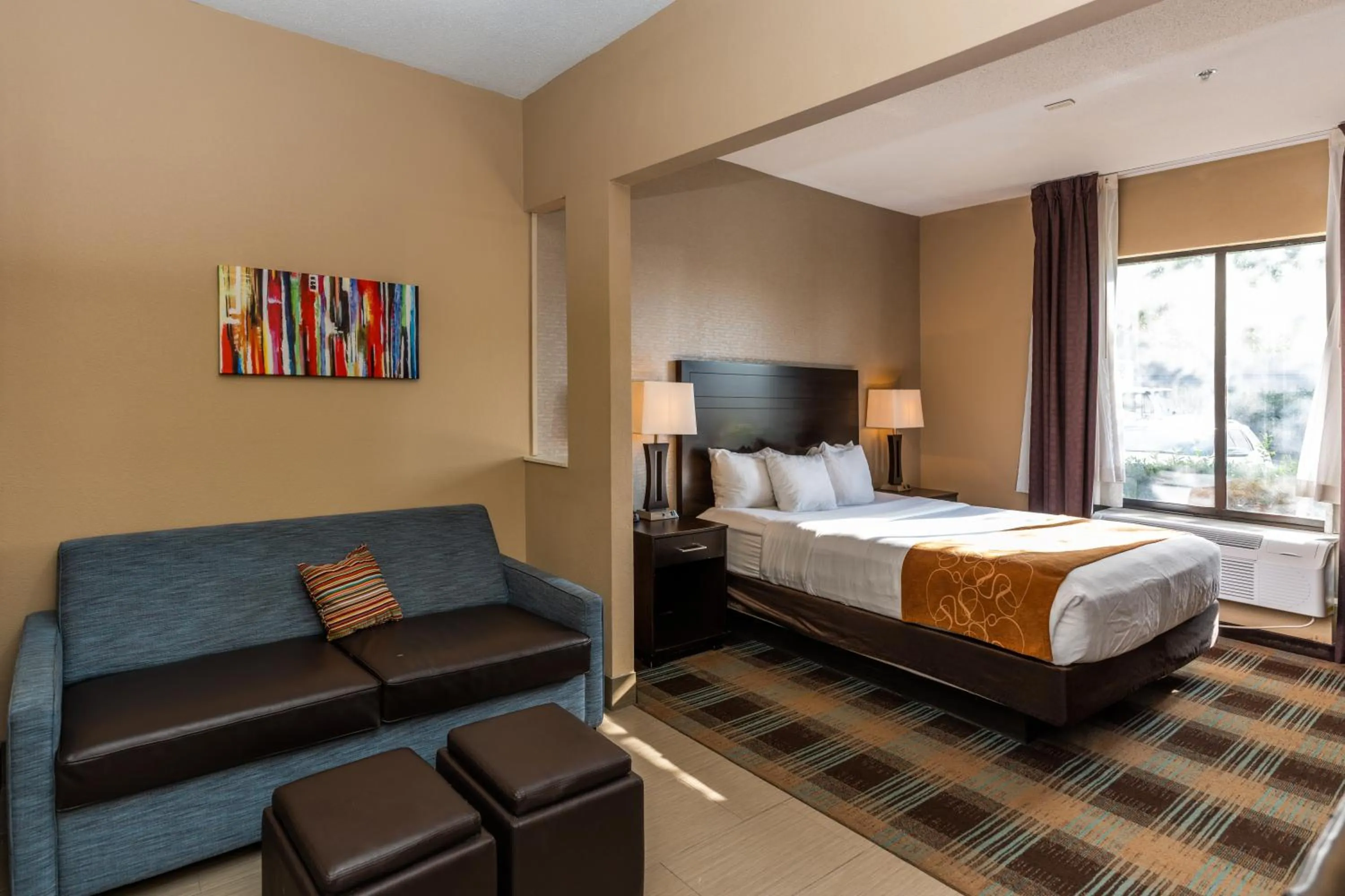 Photo of the whole room, Bed in Comfort Suites Houston West at Clay Road