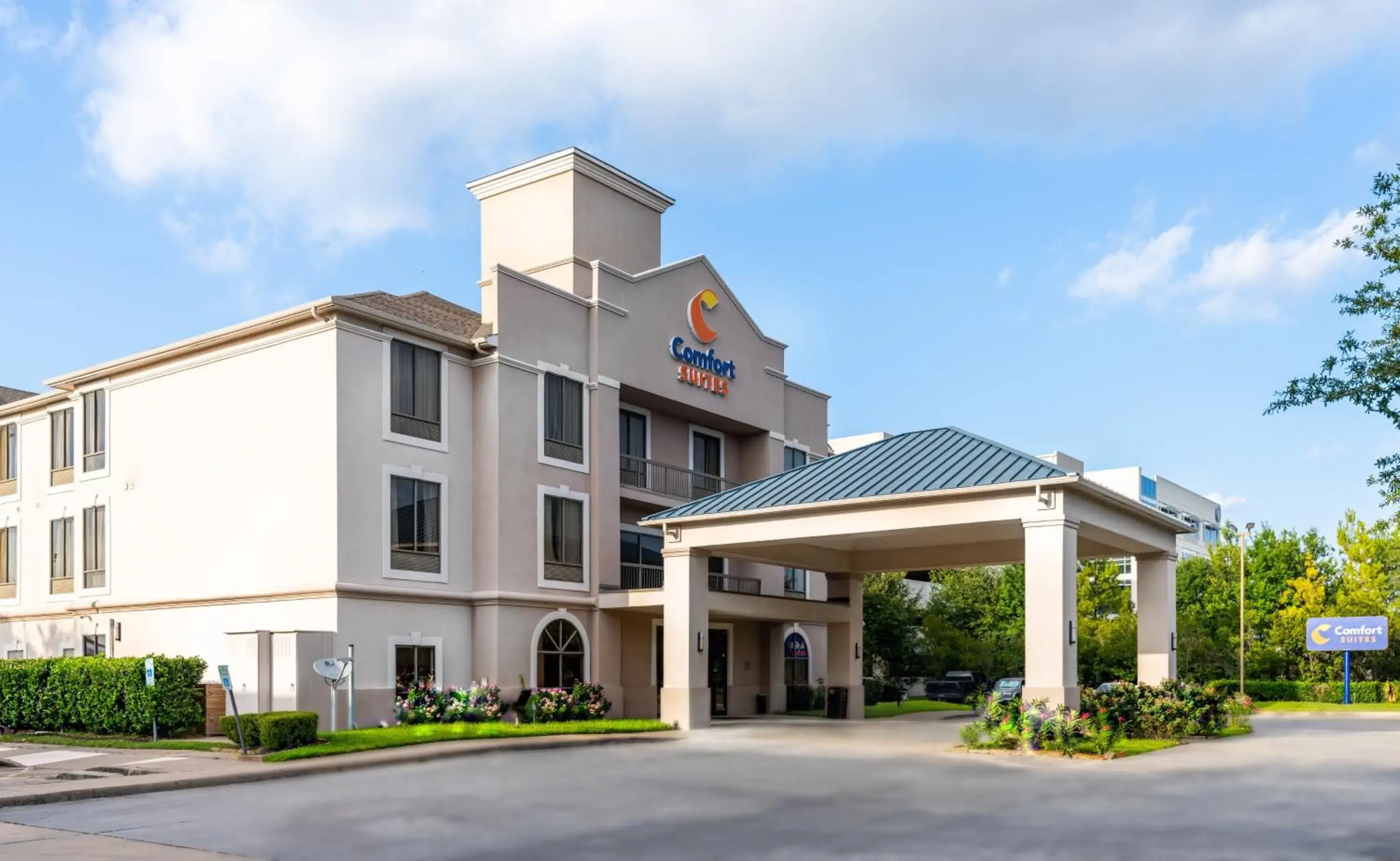 Property building in Comfort Suites Houston West at Clay Road Property building in Comfort Suites Houston West at Clay Road