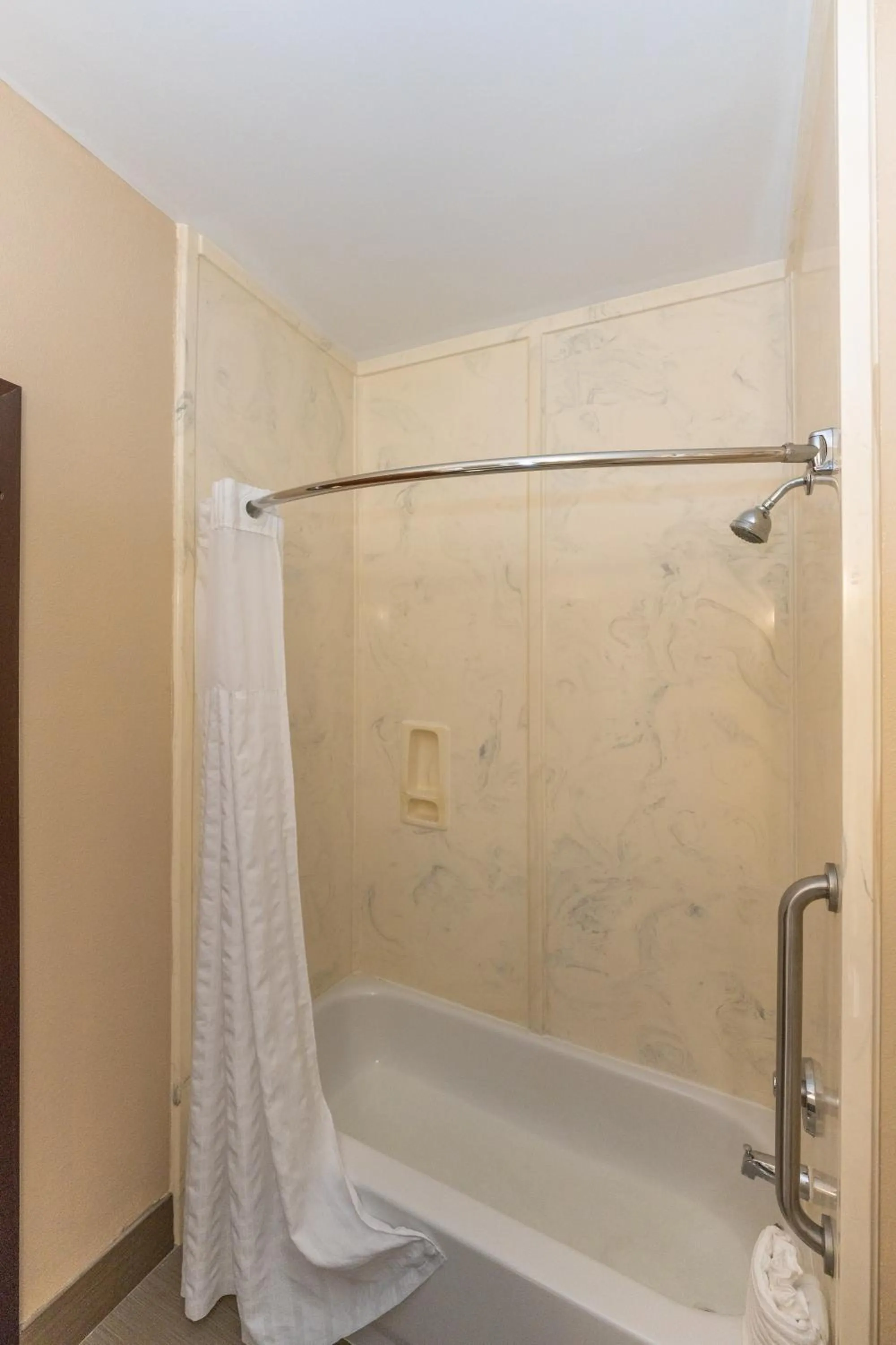 Bathroom in Comfort Suites Houston West at Clay Road