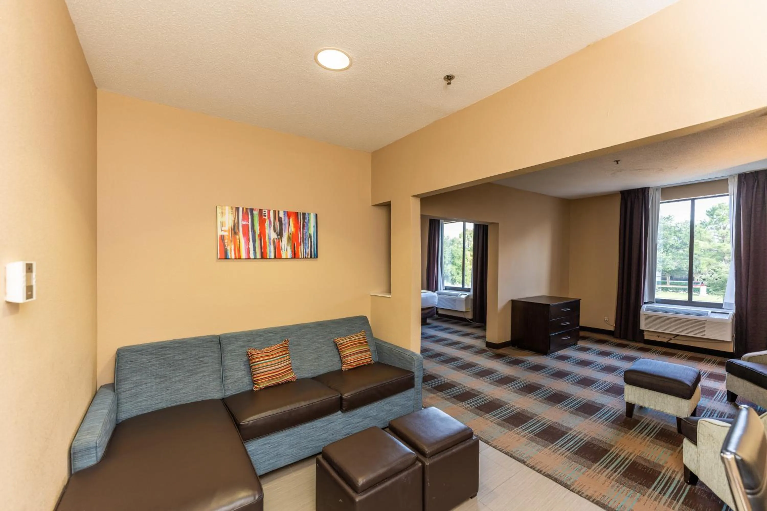 Seating area in Comfort Suites Houston West at Clay Road