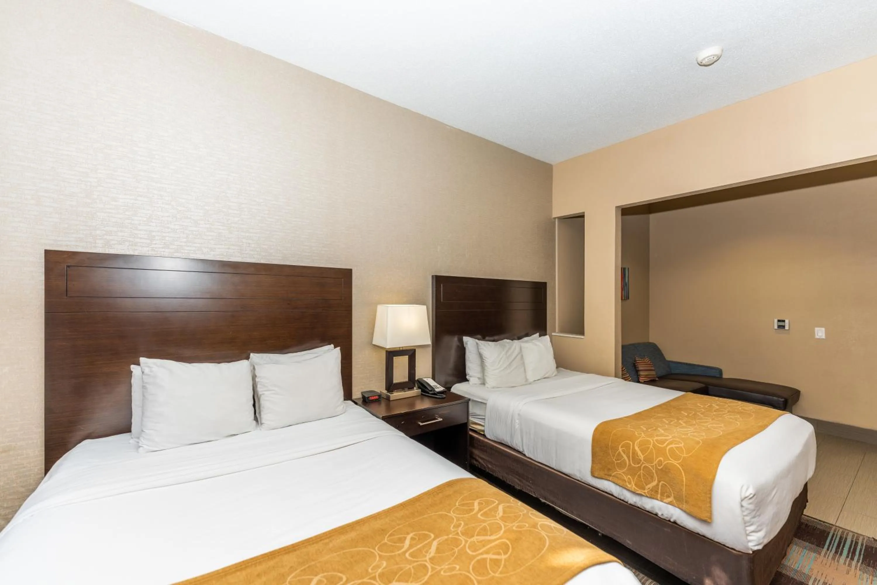 Bed in Comfort Suites Houston West at Clay Road