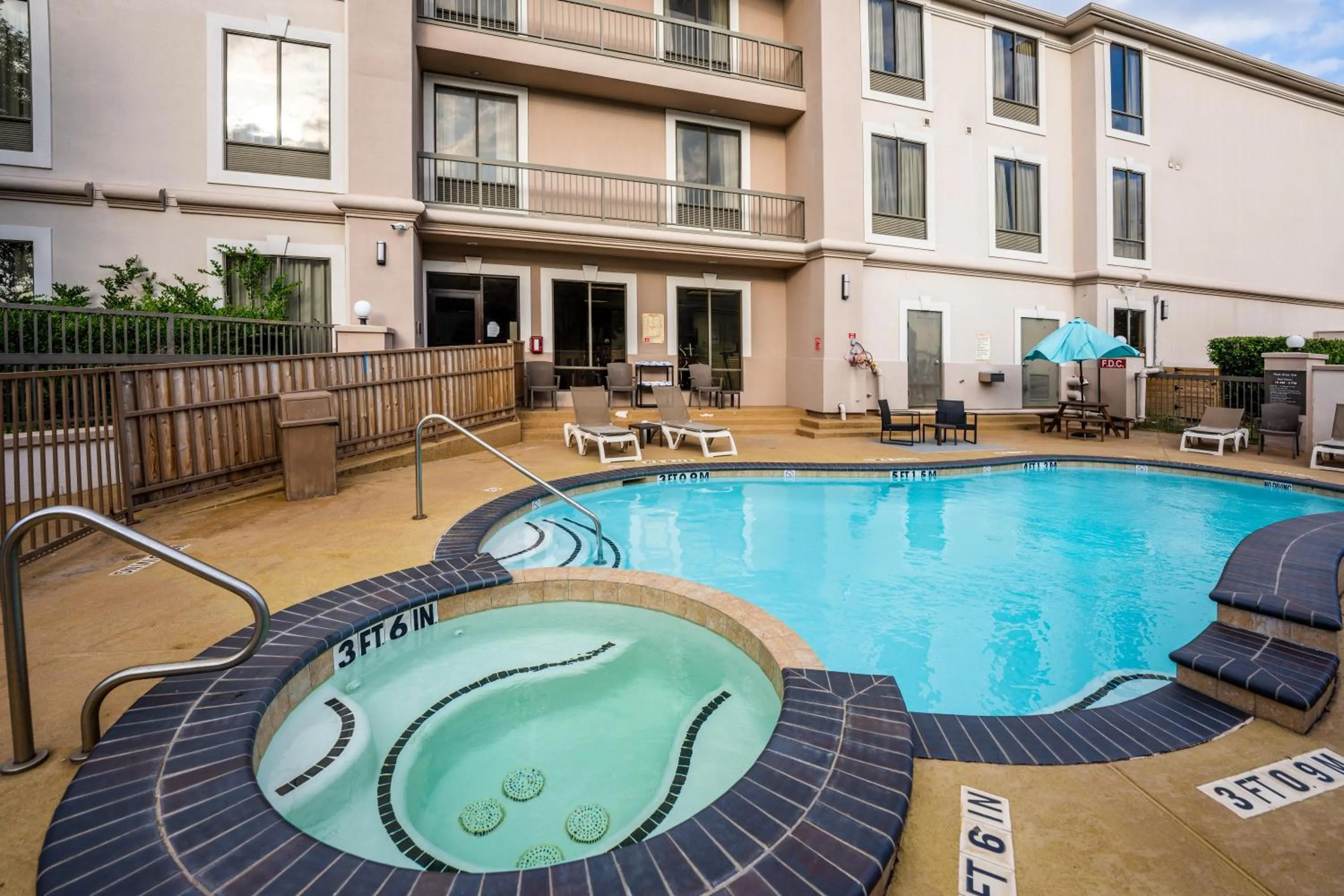 Property building in Comfort Suites Houston West at Clay Road