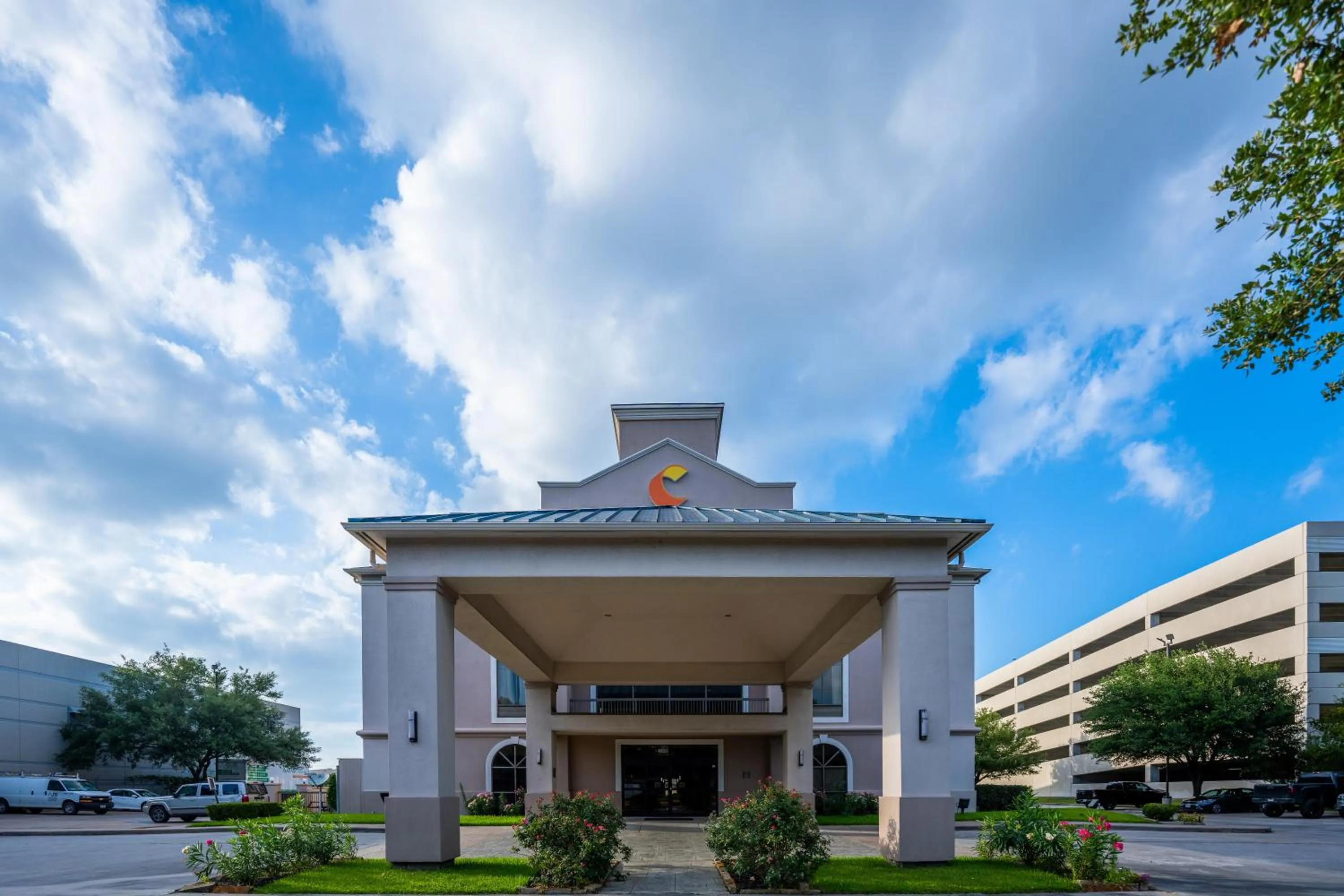 Property building in Comfort Suites Houston West at Clay Road
