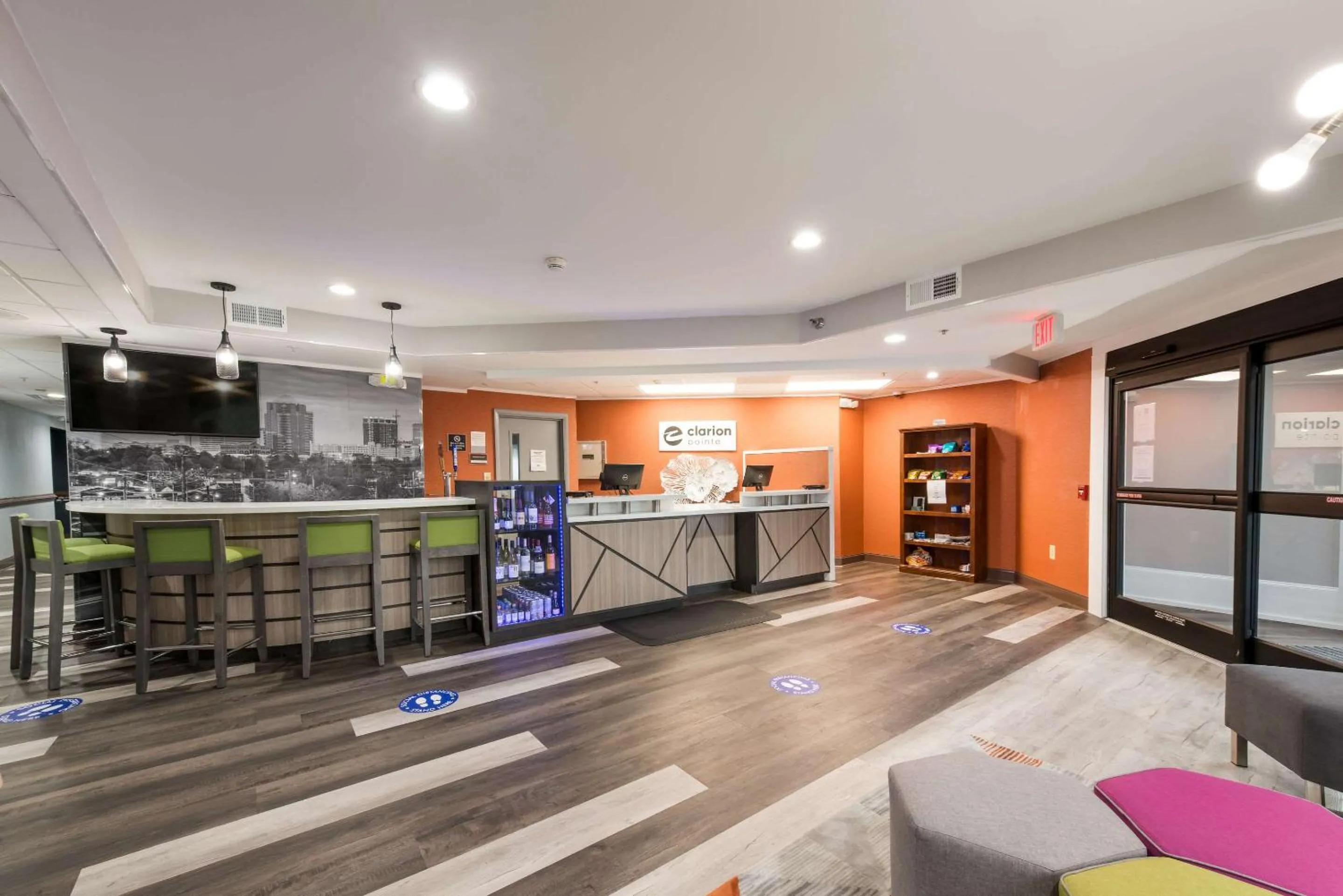 Restaurant/places to eat in Clarion Pointe Greensboro Airport