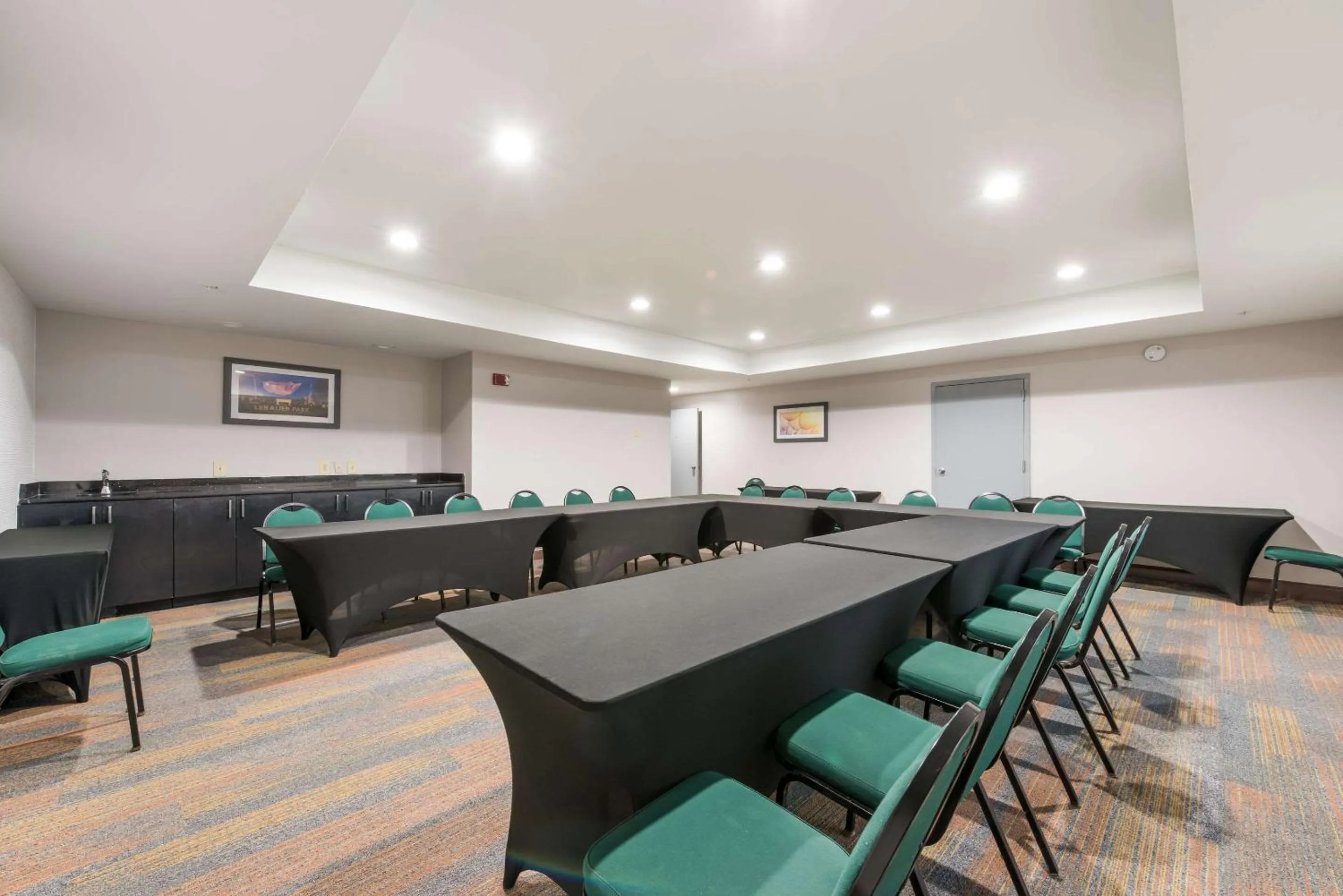 Meeting/conference room in Clarion Pointe Greensboro Airport