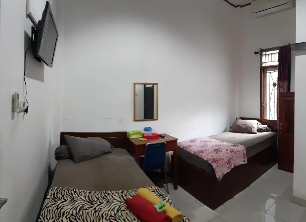 Bed in Losmen Ibu Hj. Tarjo Bed in Losmen Ibu Hj. Tarjo