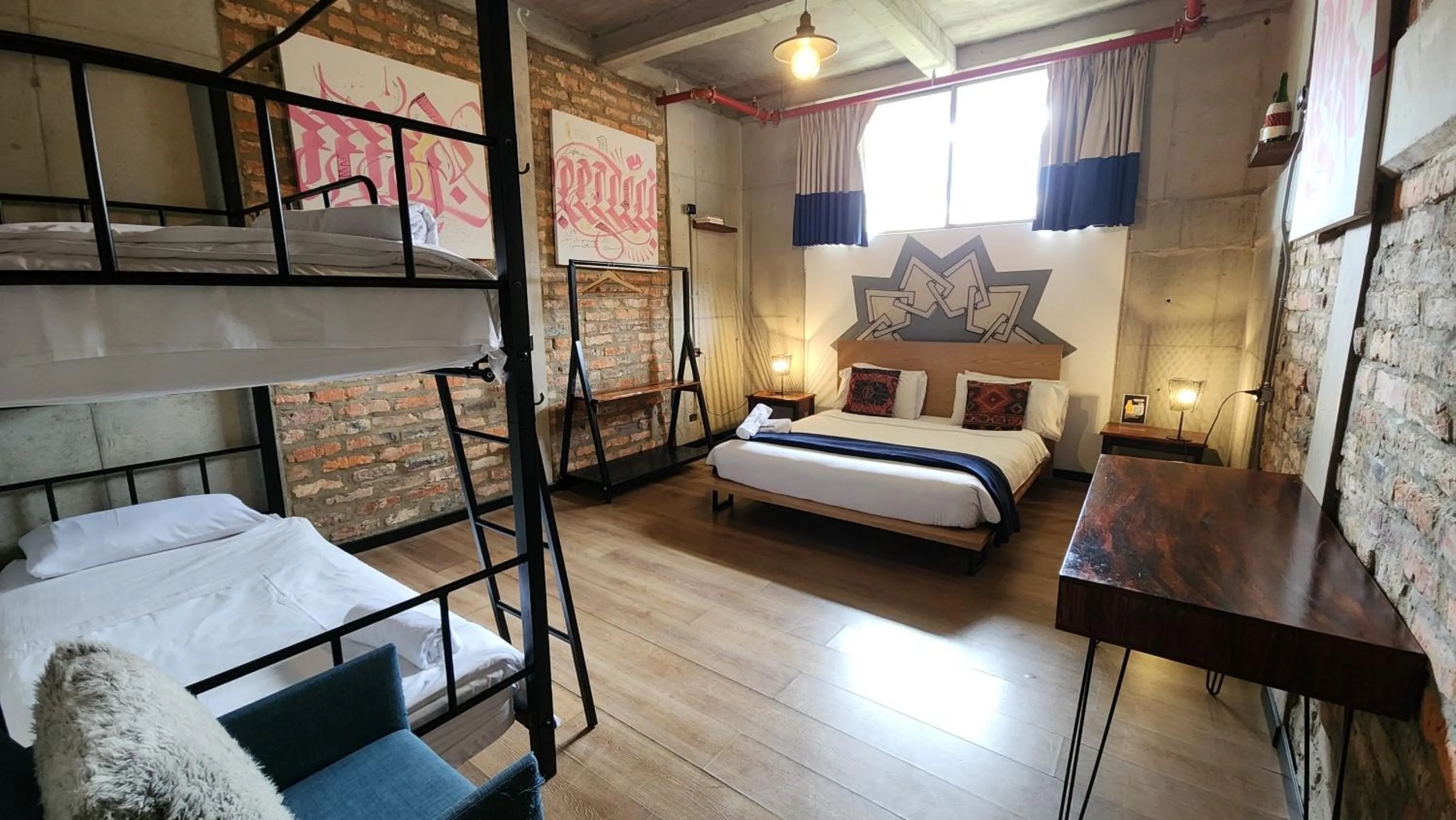 Photo of the whole room, Bed in Socialtel Candelaria Bogotá