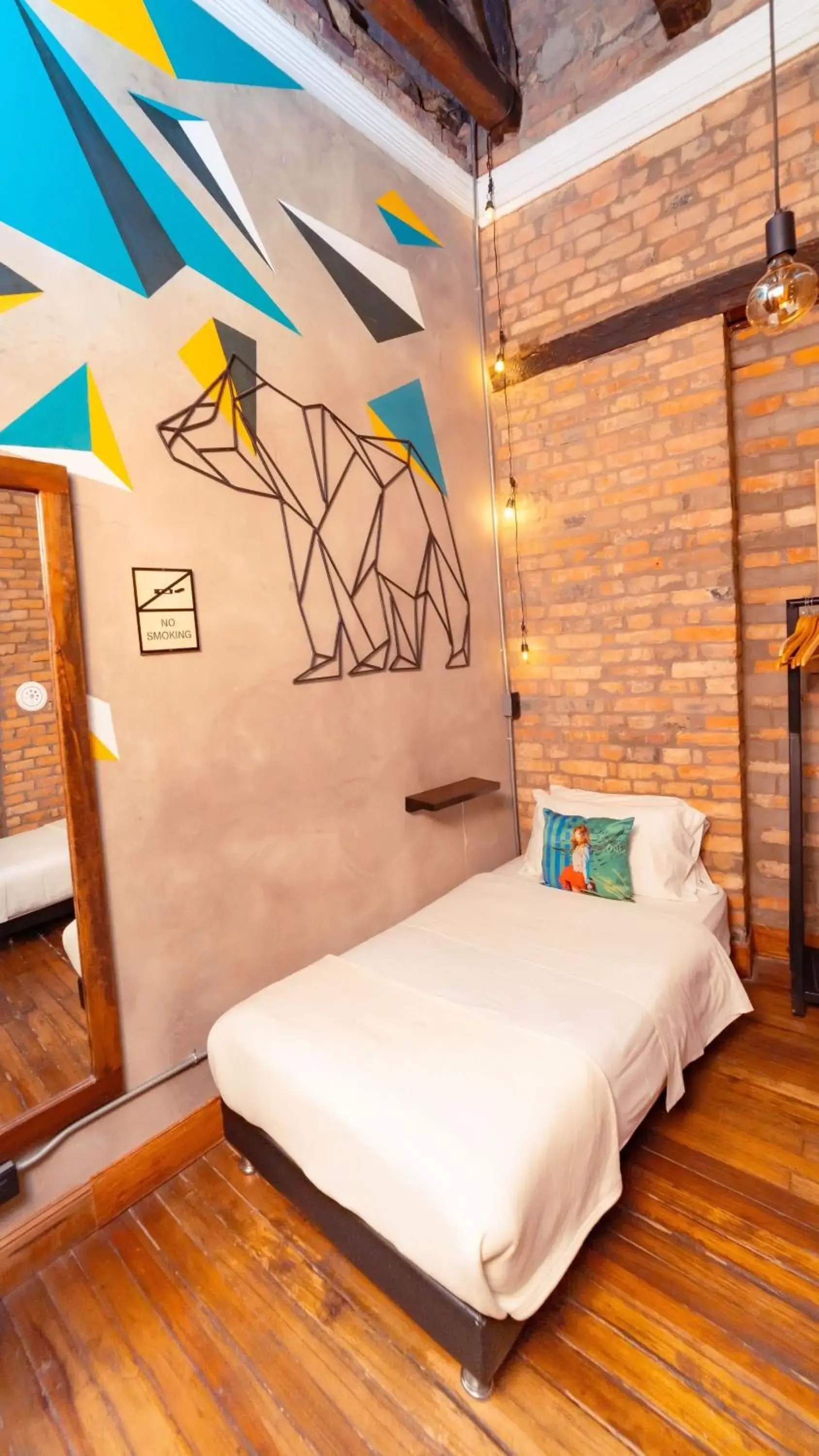 Small Twin Room Shared Bathroom in Socialtel Candelaria Bogotá Small Twin Room Shared Bathroom in Socialtel Candelaria Bogotá