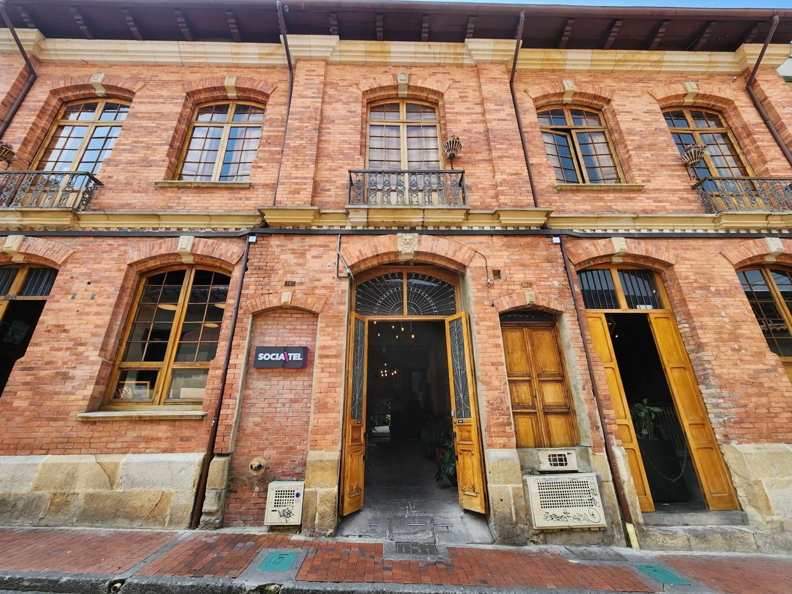 Facade/entrance in Socialtel Candelaria Bogotá