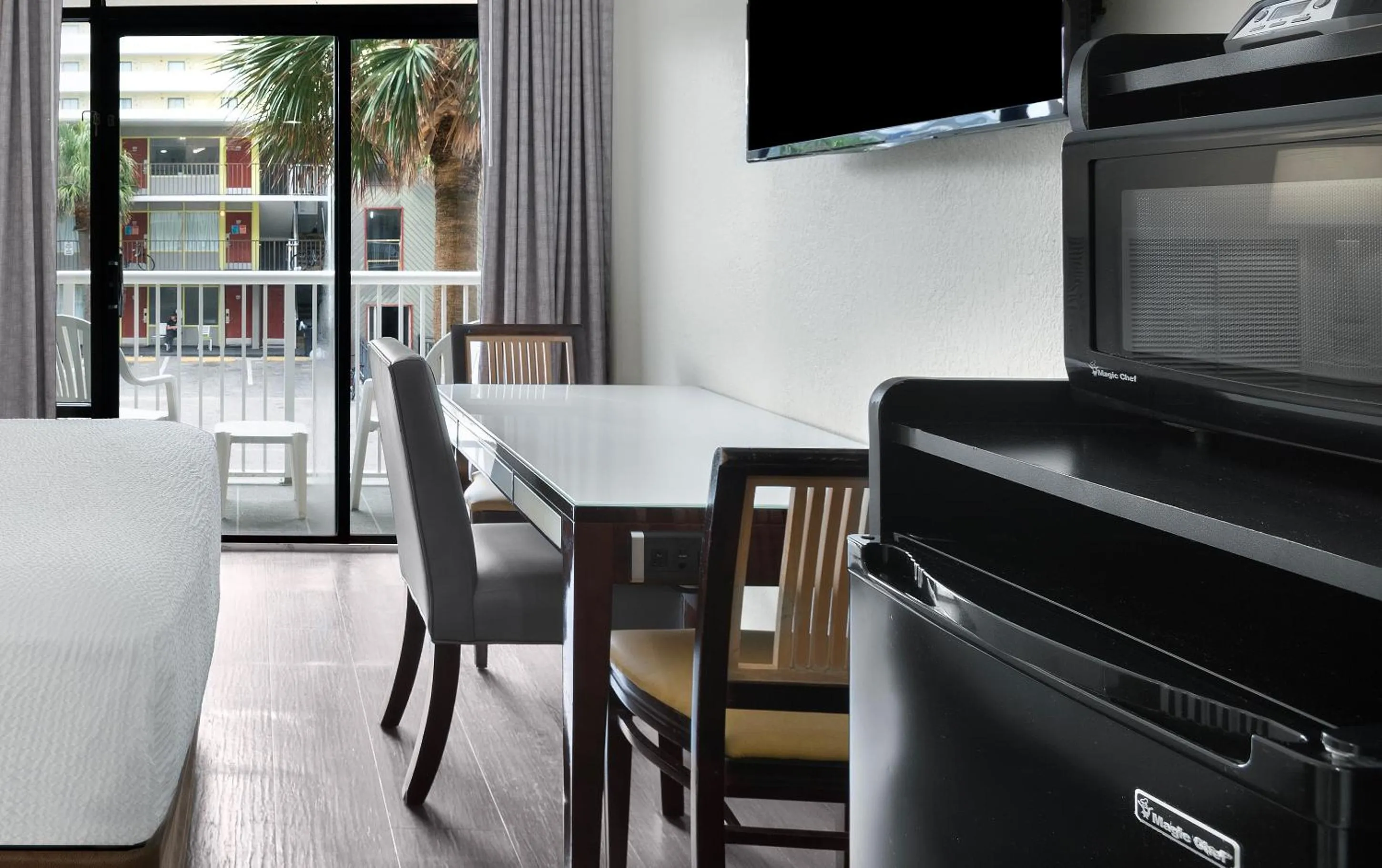Dining area in Captain's Quarters Resort