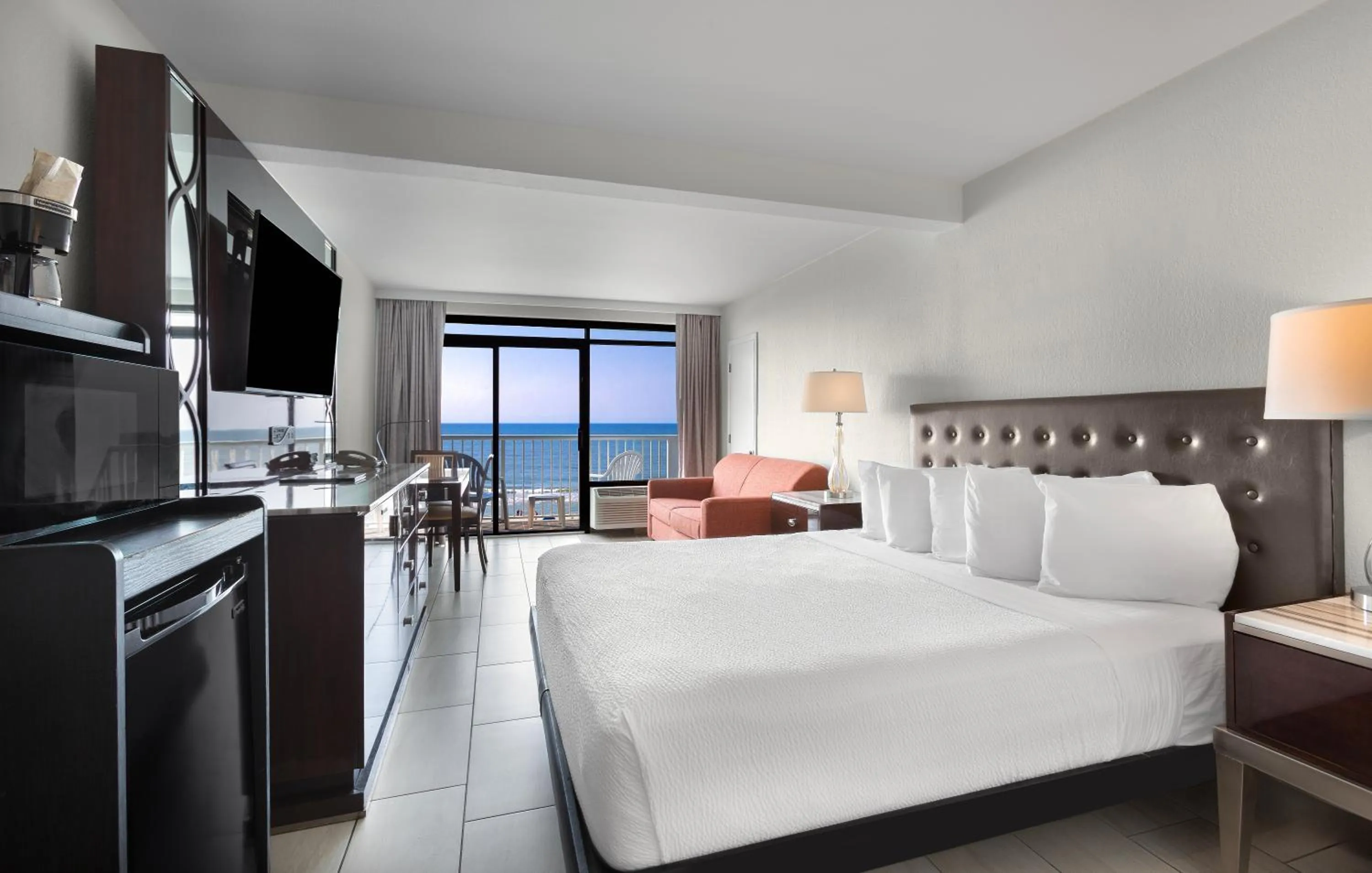 Bed in Captain's Quarters Resort