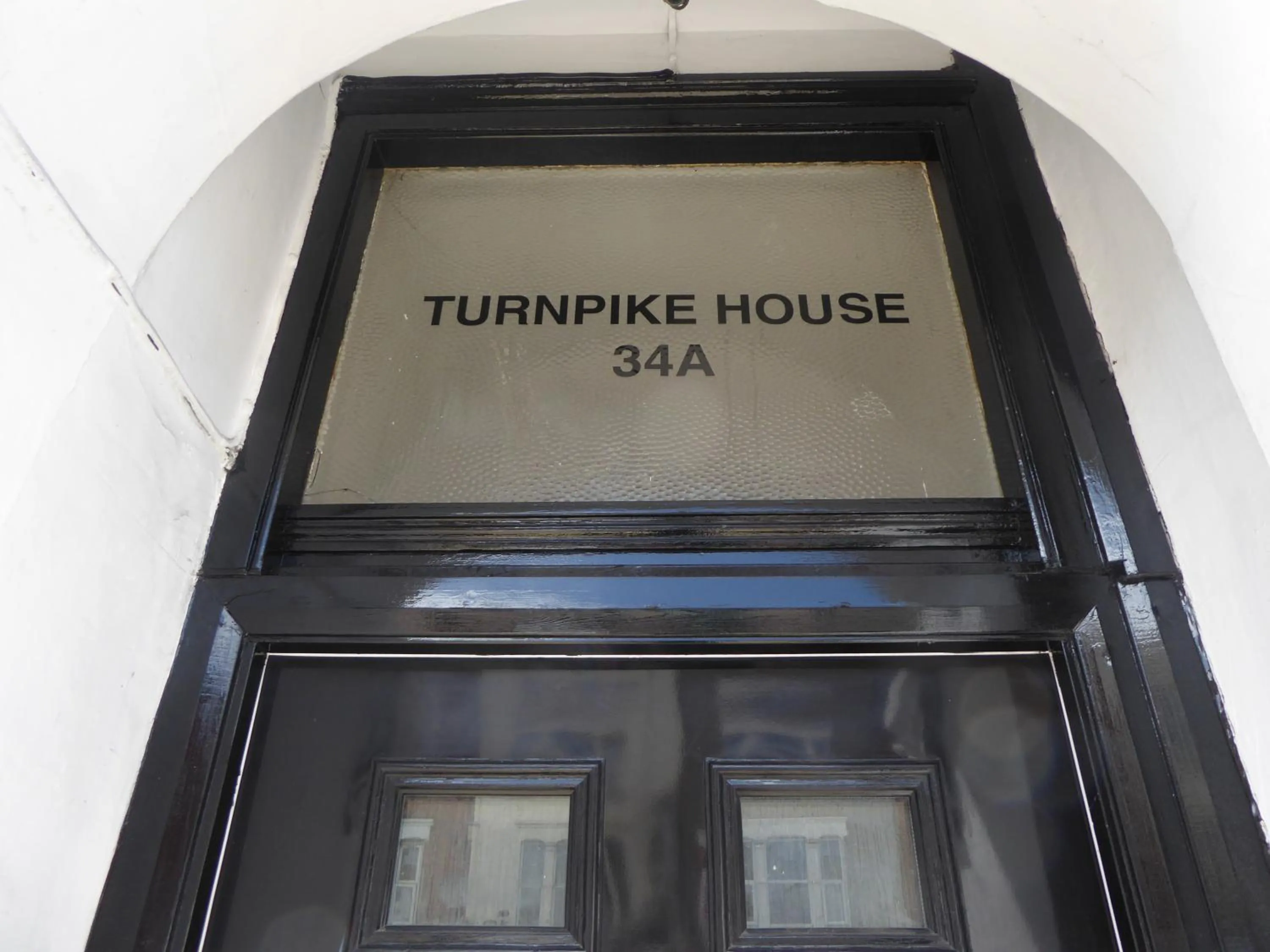 Facade/entrance in Turnpike House