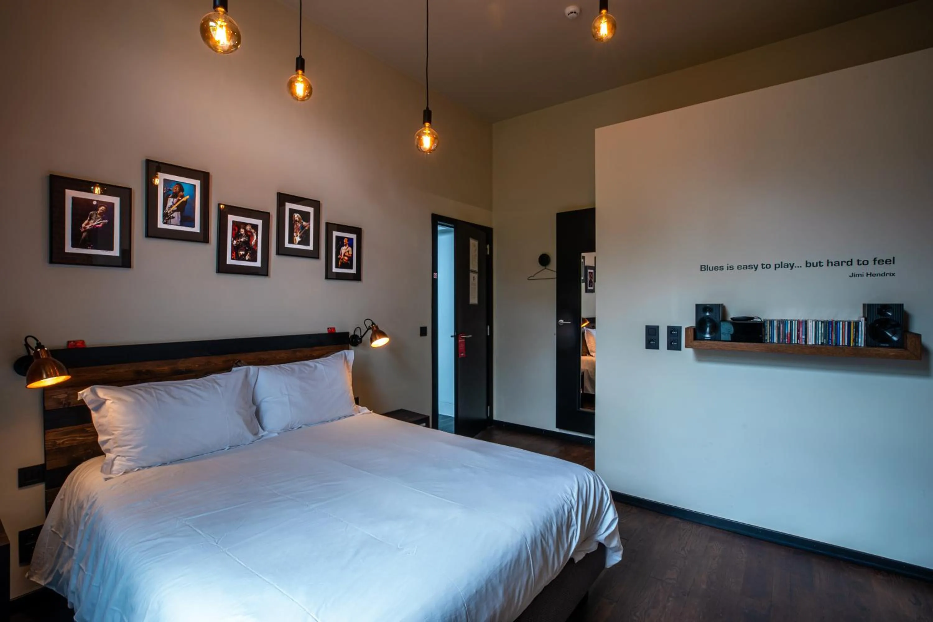 Double Room Blues in Rock Lobster City Lodge