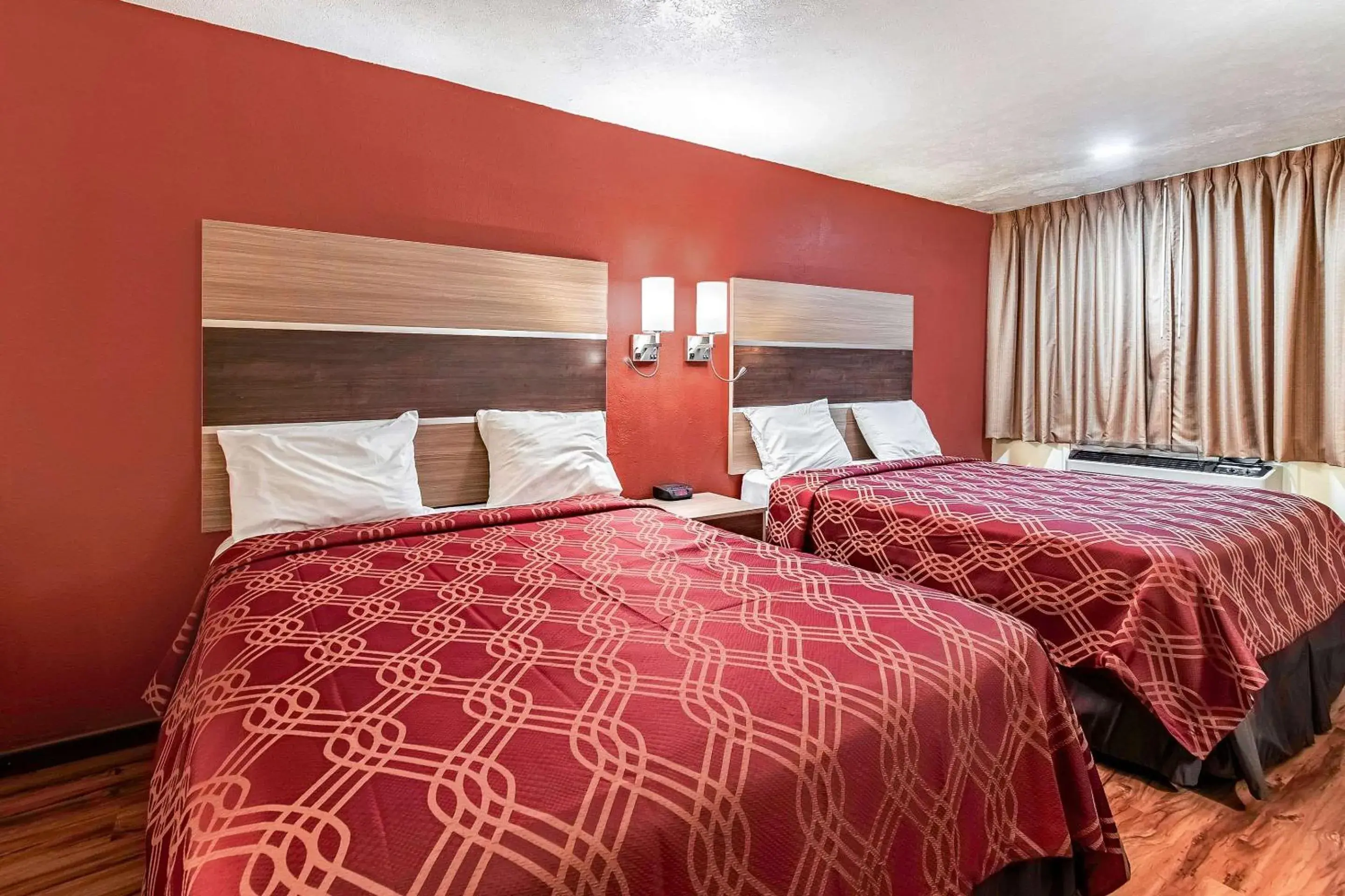 Double Room with Two Double Beds - Non-Smoking in Econo Lodge Double Room with Two Double Beds - Non-Smoking in Econo Lodge