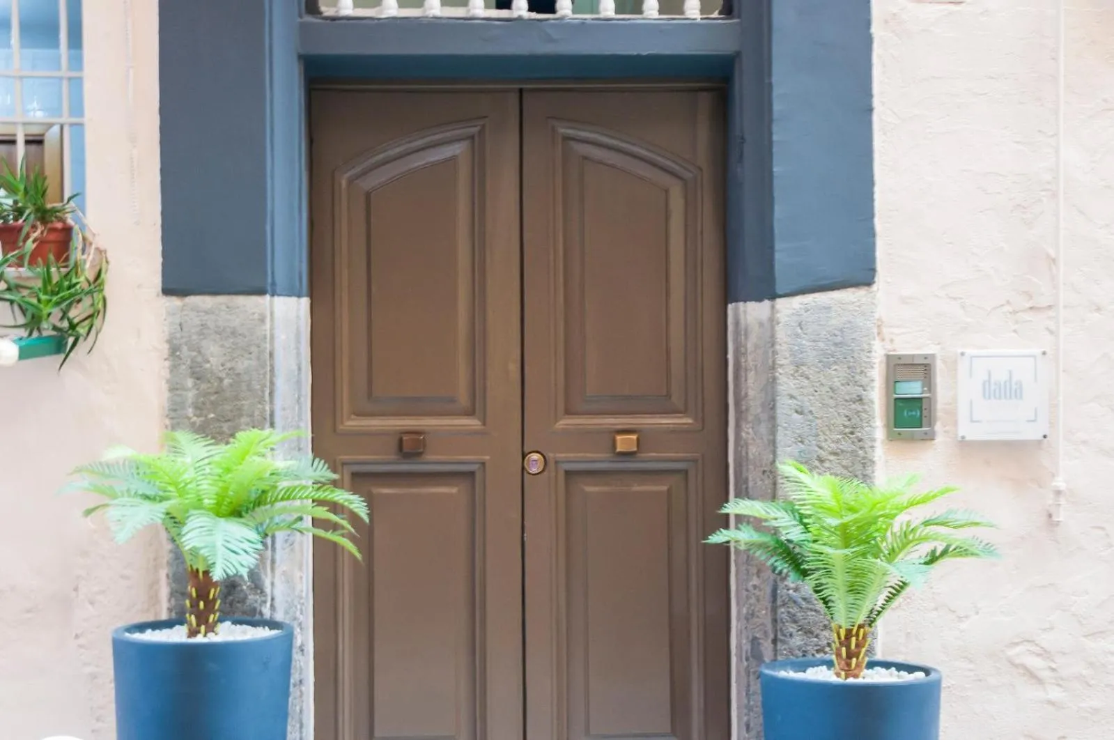 Facade/entrance in Dada Suite