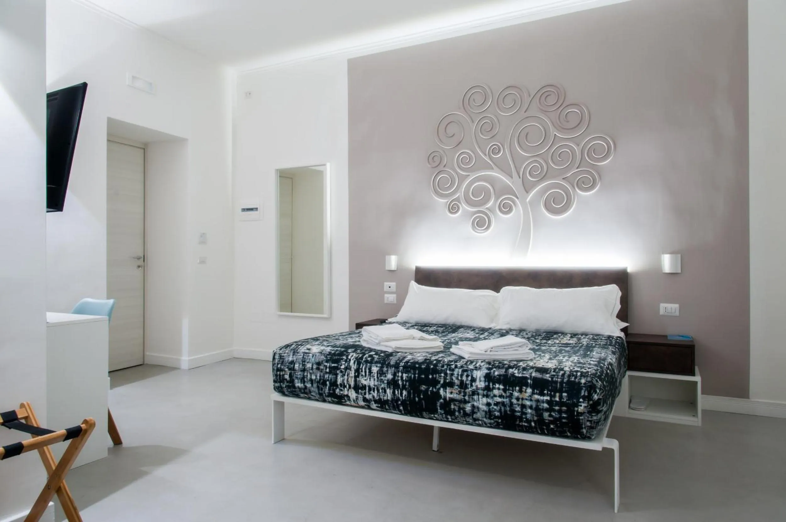 Bedroom, Bed in Dada Suite