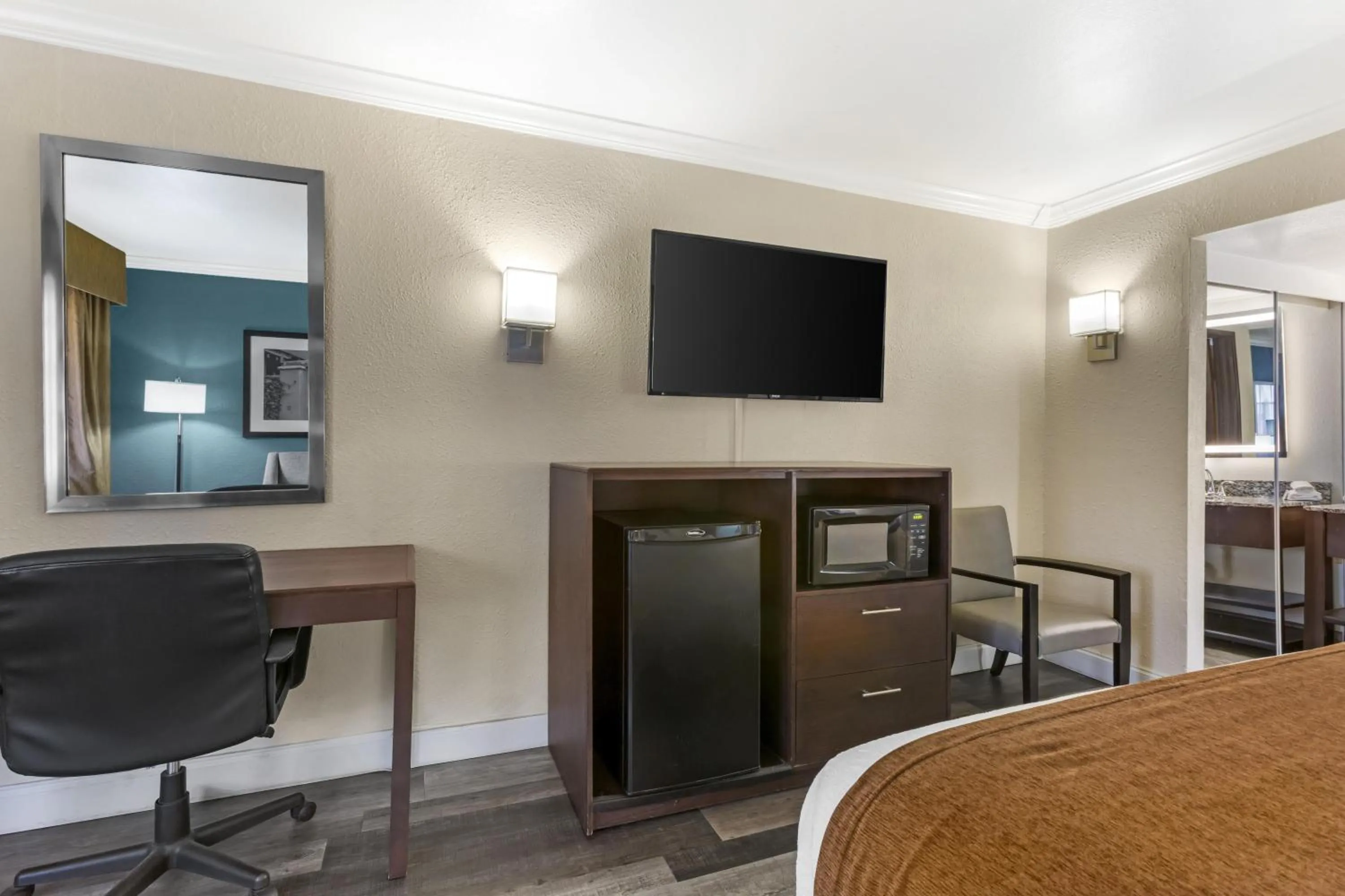 Bedroom, Bed in Best Western InnSuites Tucson Foothills Hotel & Suites