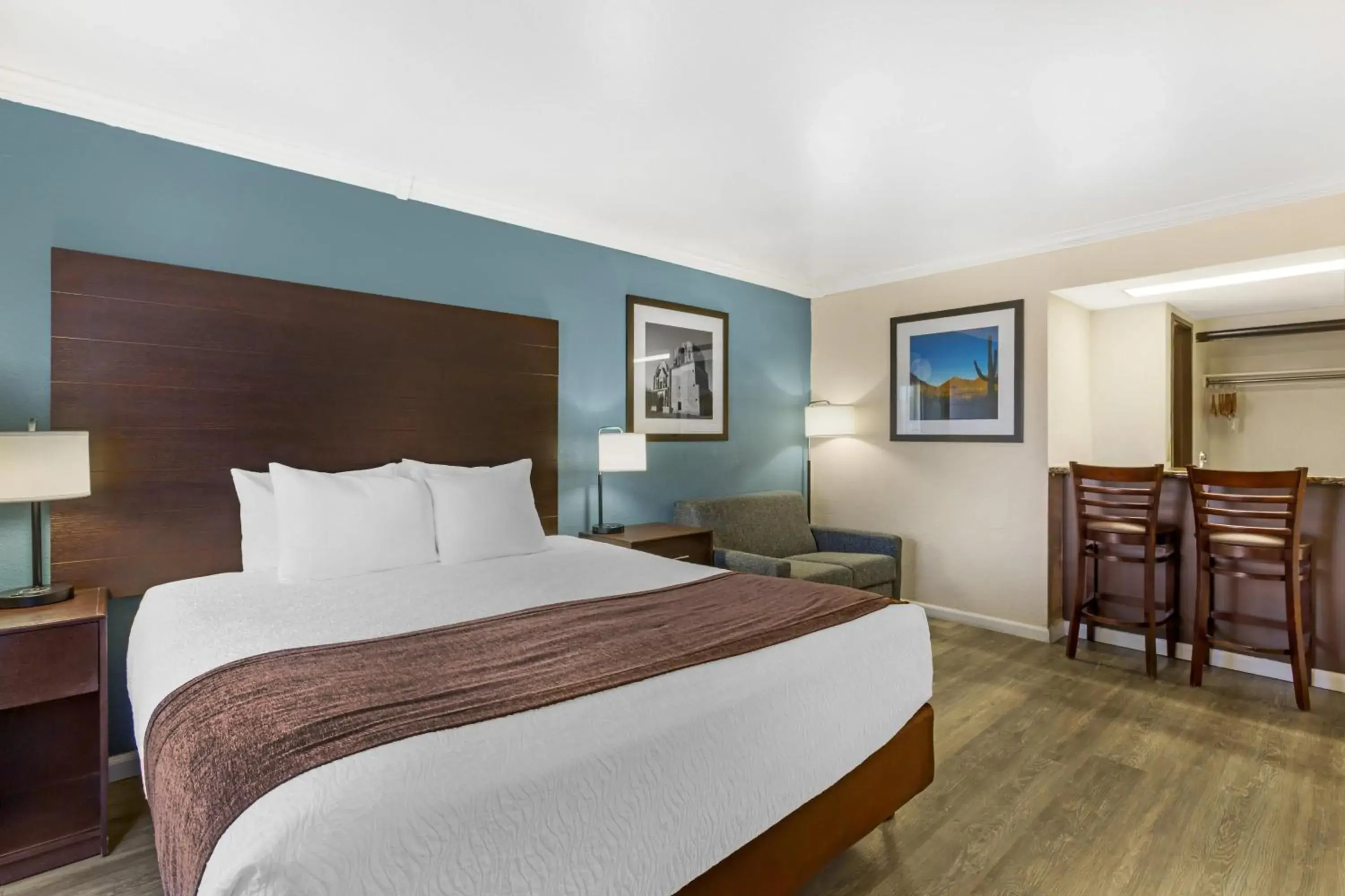 Bedroom, Bed in Best Western InnSuites Tucson Foothills Hotel & Suites Bedroom, Bed in Best Western InnSuites Tucson Foothills Hotel & Suites