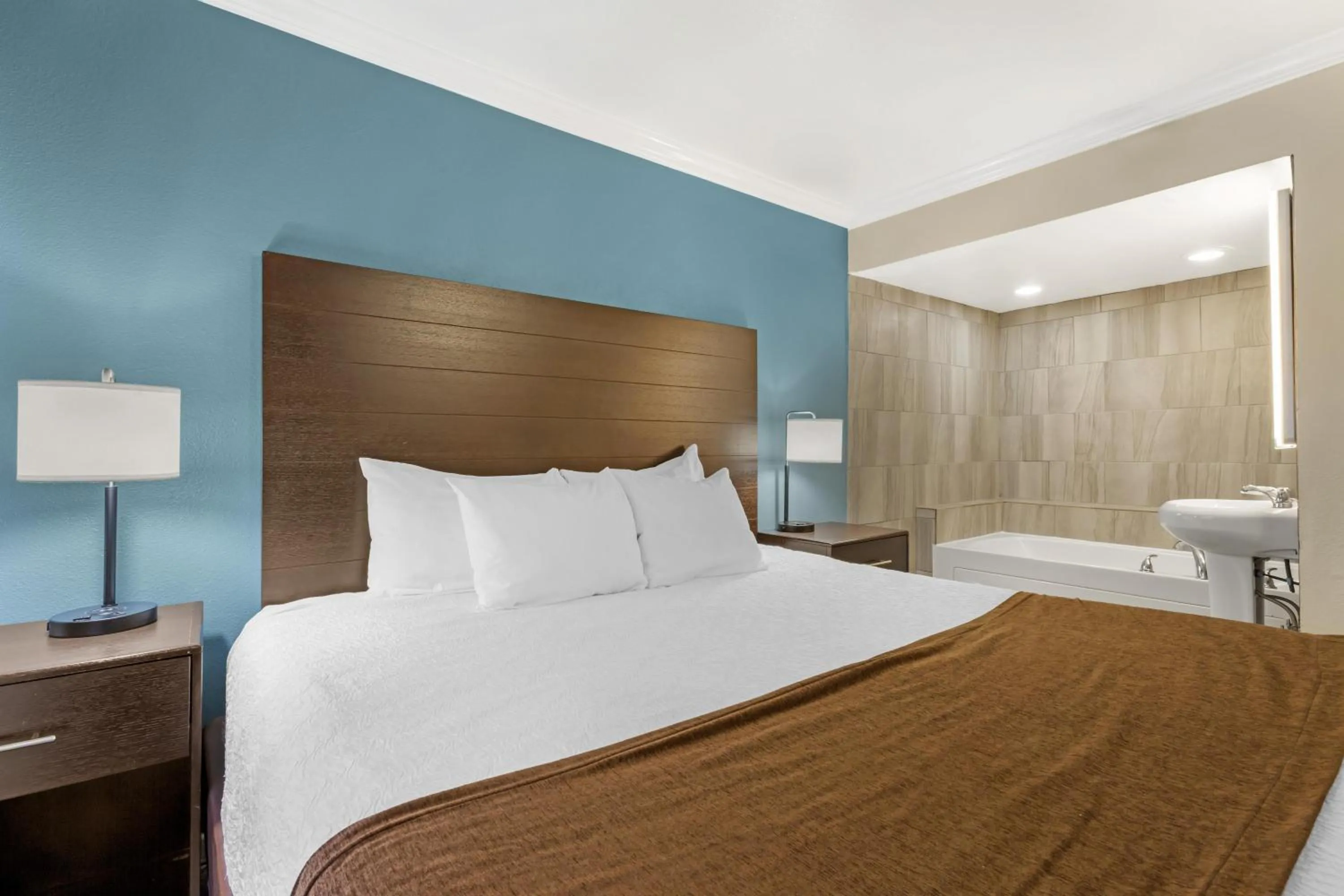 Photo of the whole room, Bed in Best Western InnSuites Tucson Foothills Hotel & Suites