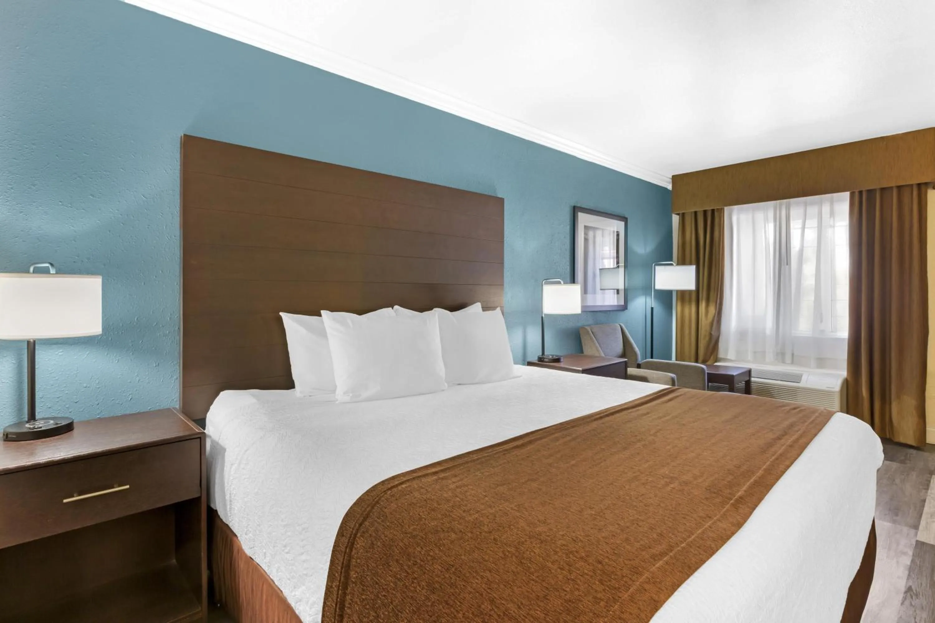 Bedroom, Bed in Best Western InnSuites Tucson Foothills Hotel & Suites