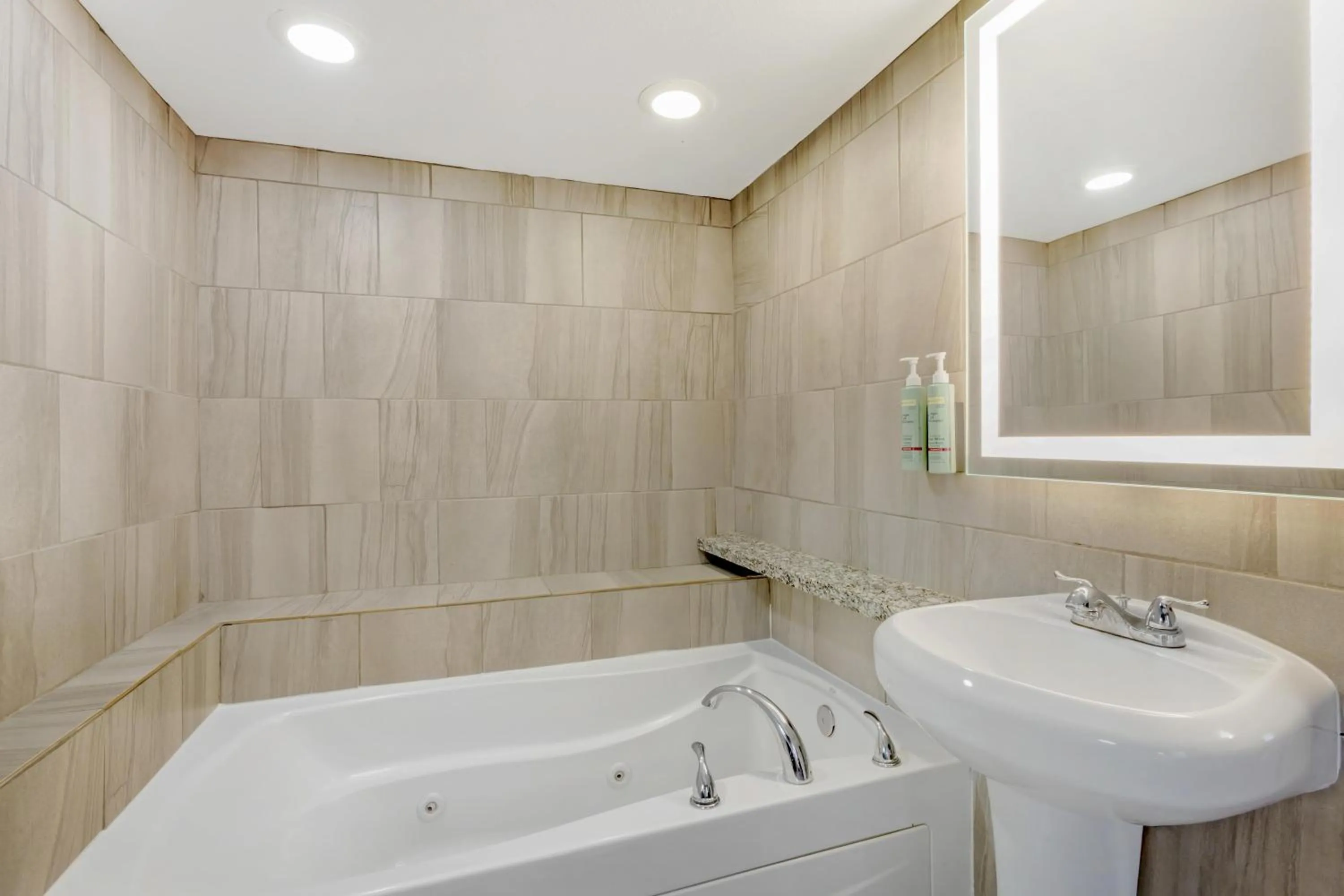 Bathroom in Best Western InnSuites Tucson Foothills Hotel & Suites