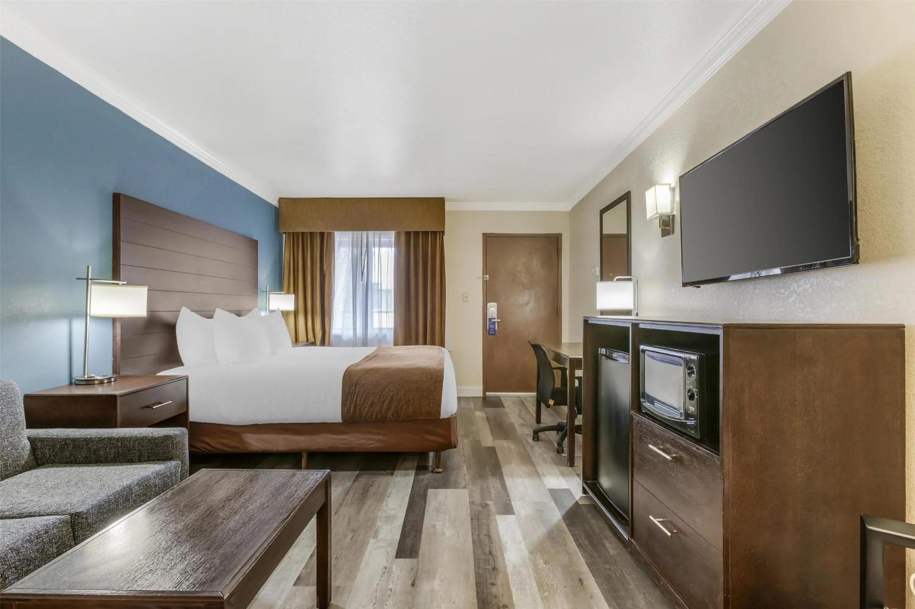 Bedroom, Bed in Best Western InnSuites Tucson Foothills Hotel & Suites