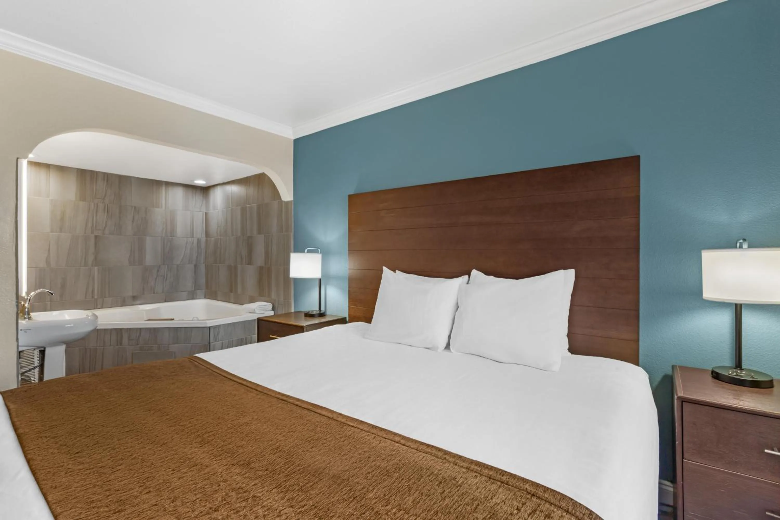 Photo of the whole room, Bed in Best Western InnSuites Tucson Foothills Hotel & Suites