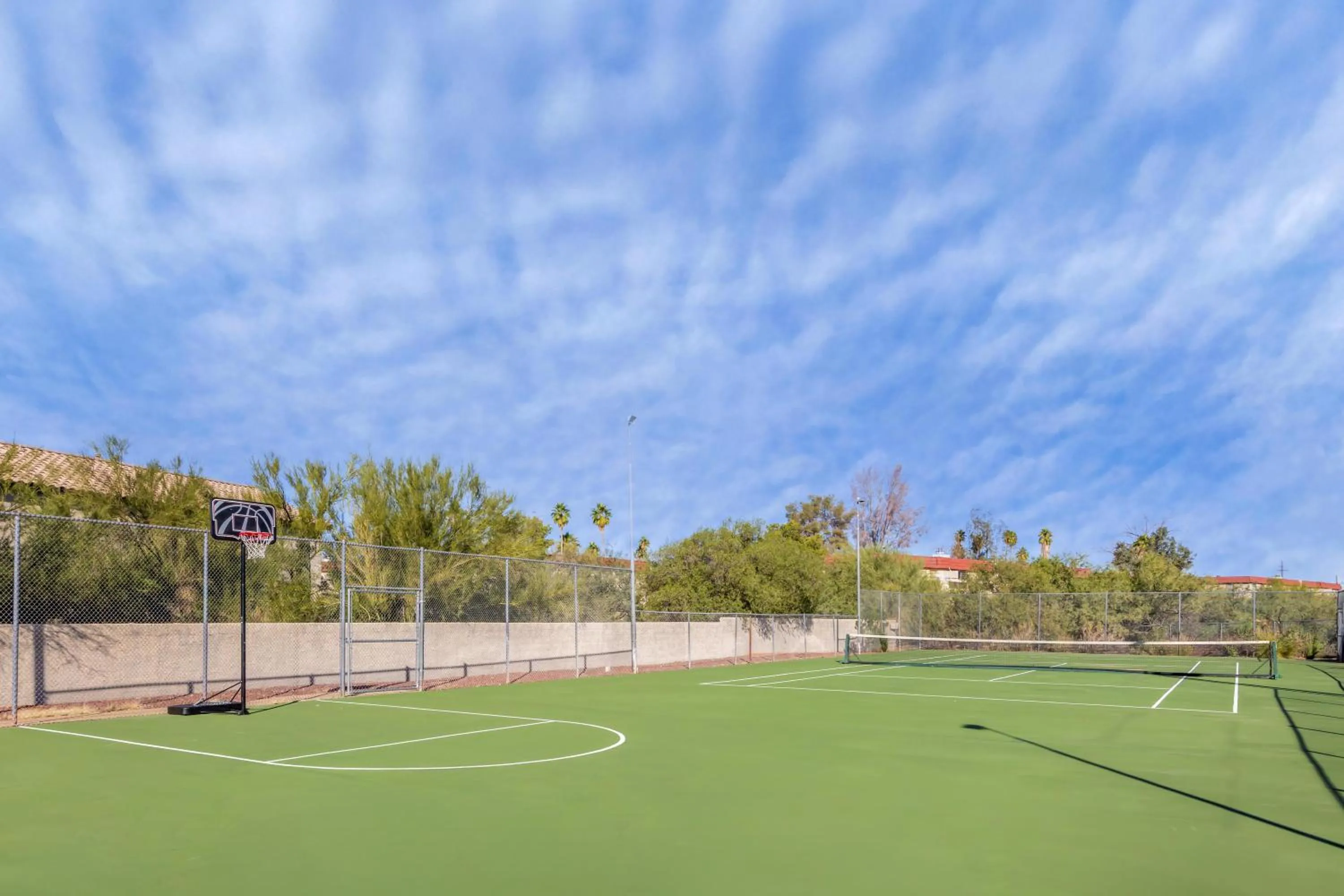 Property building in Best Western InnSuites Tucson Foothills Hotel & Suites