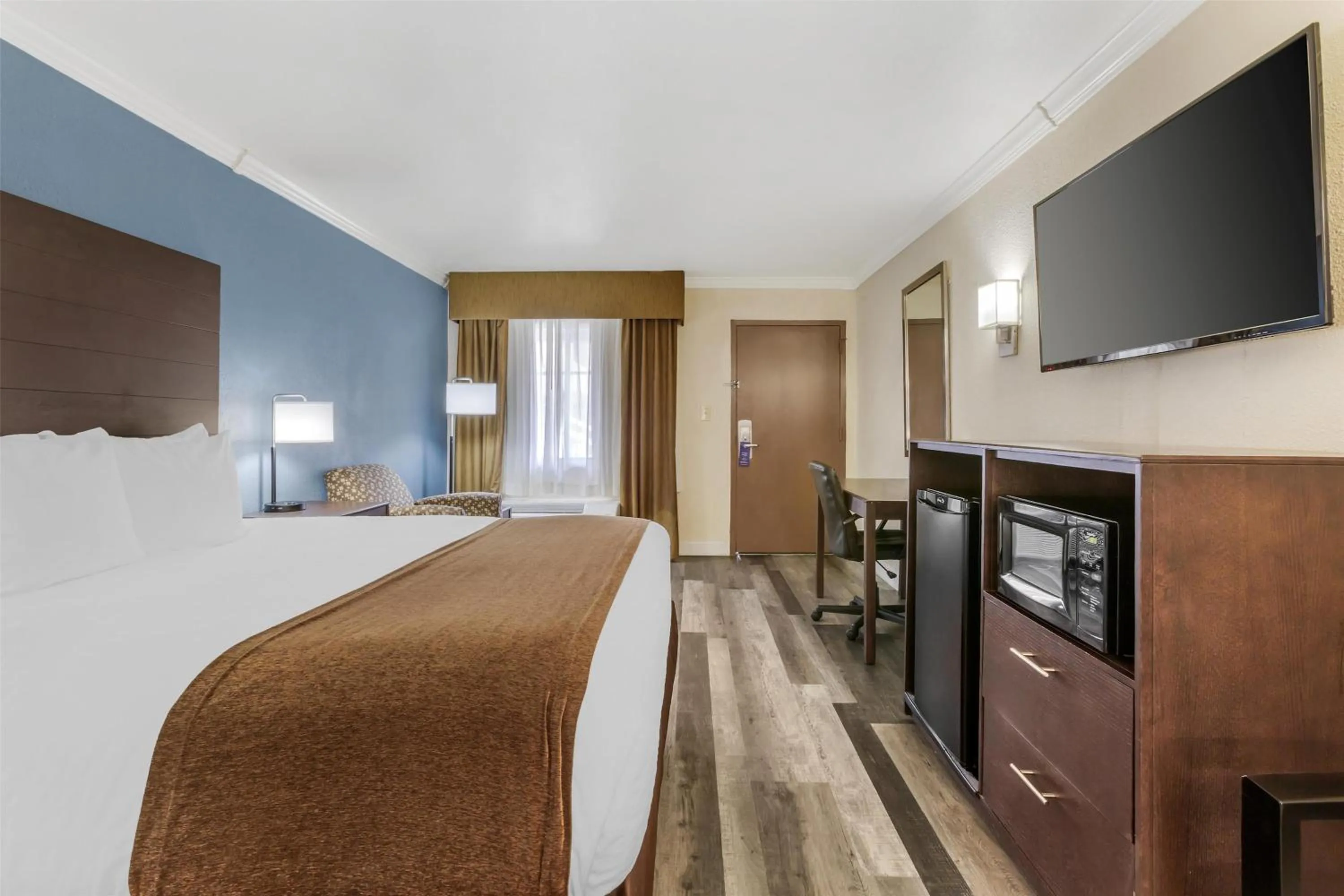 Bedroom, Bed in Best Western InnSuites Tucson Foothills Hotel & Suites