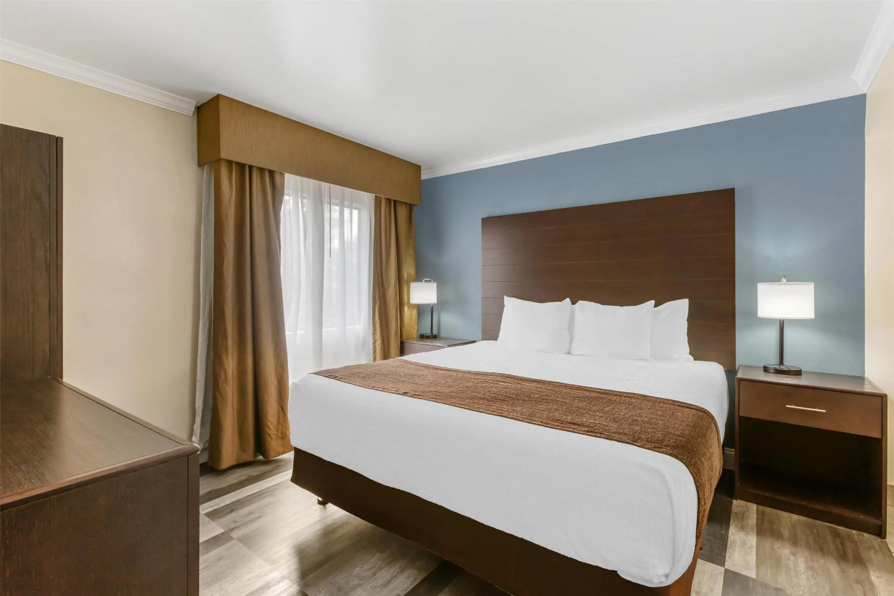 Photo of the whole room, Bed in Best Western InnSuites Tucson Foothills Hotel & Suites