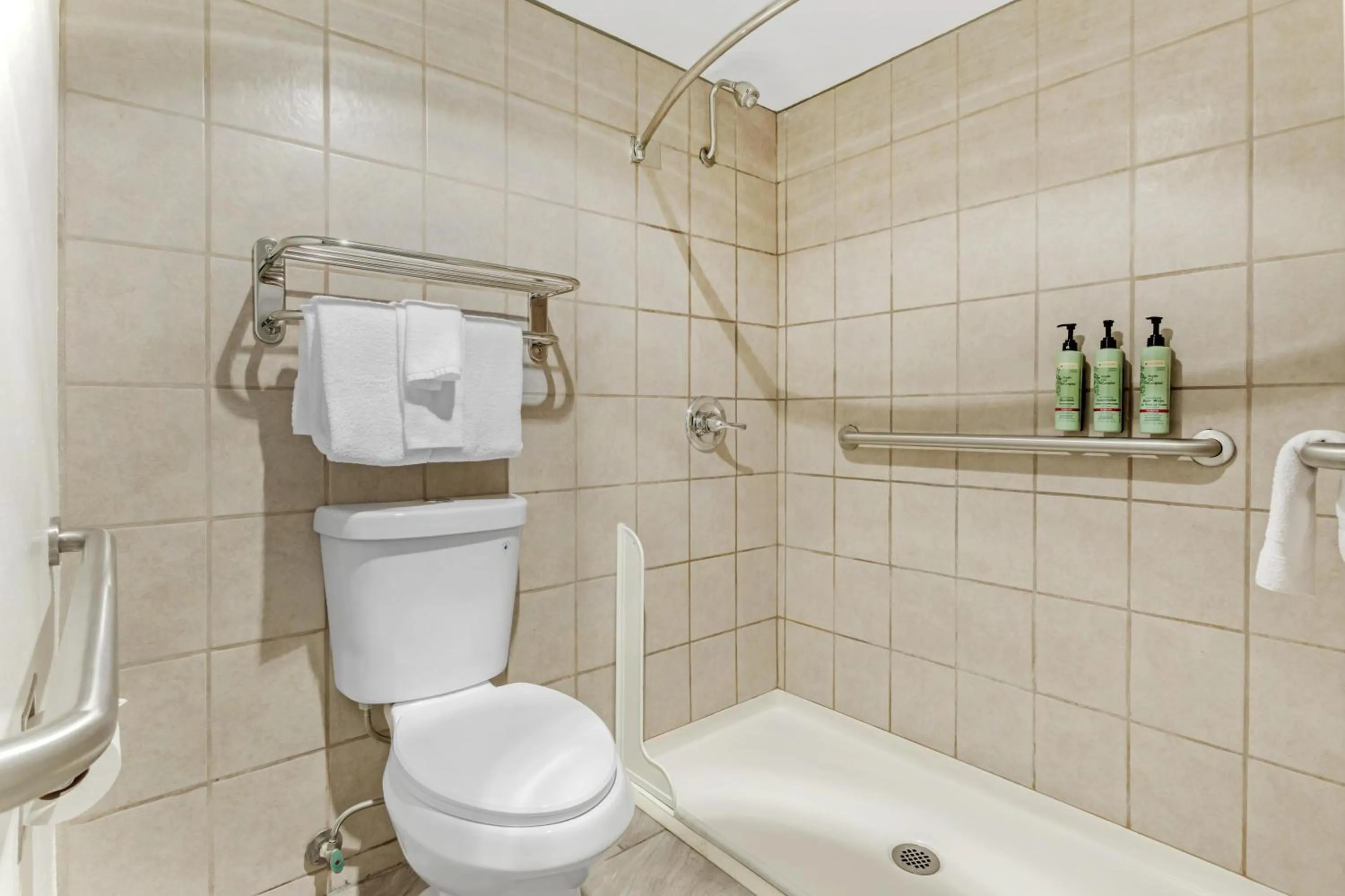 Bathroom in Best Western InnSuites Tucson Foothills Hotel & Suites