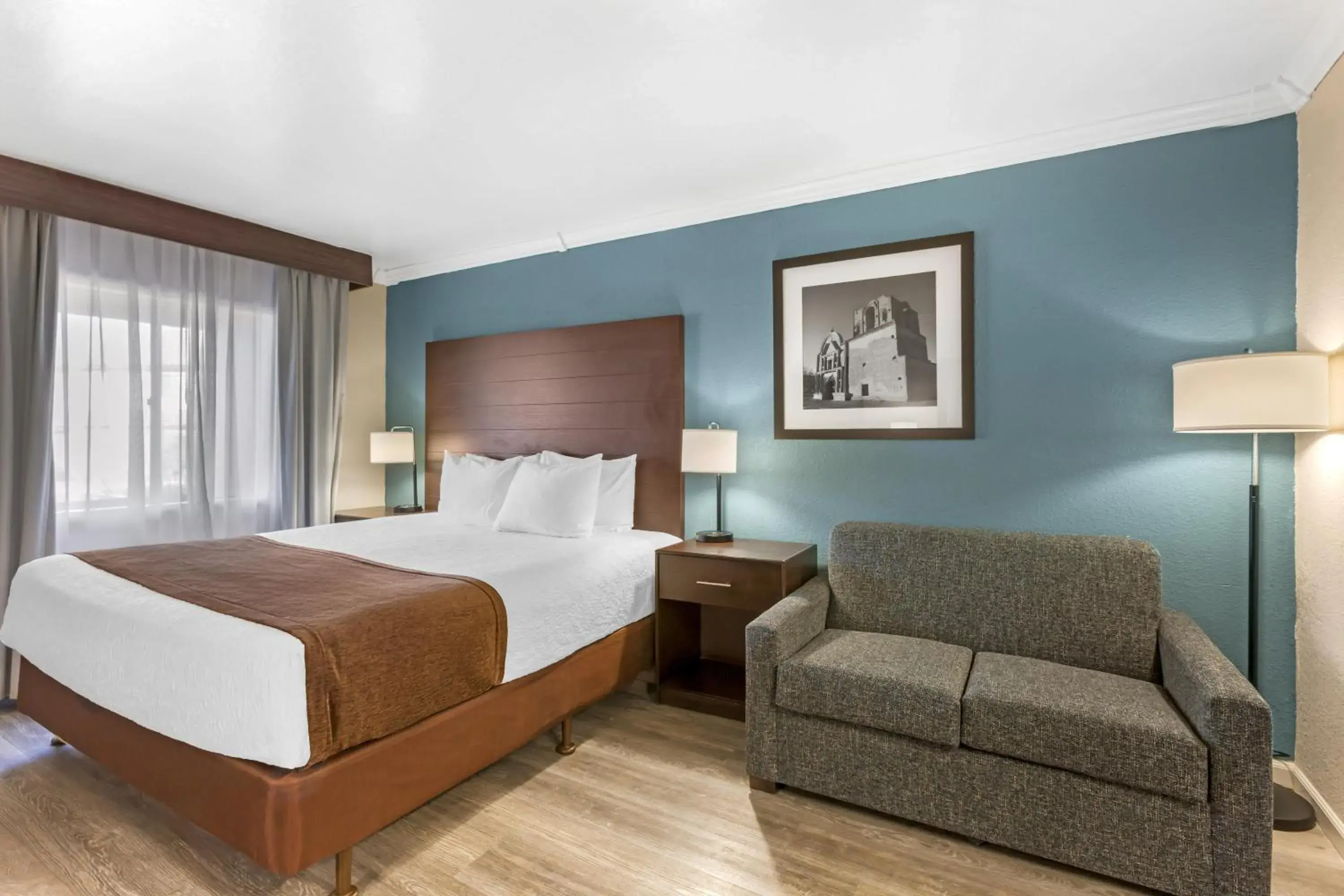 Bedroom, Bed in Best Western InnSuites Tucson Foothills Hotel & Suites Bedroom, Bed in Best Western InnSuites Tucson Foothills Hotel & Suites