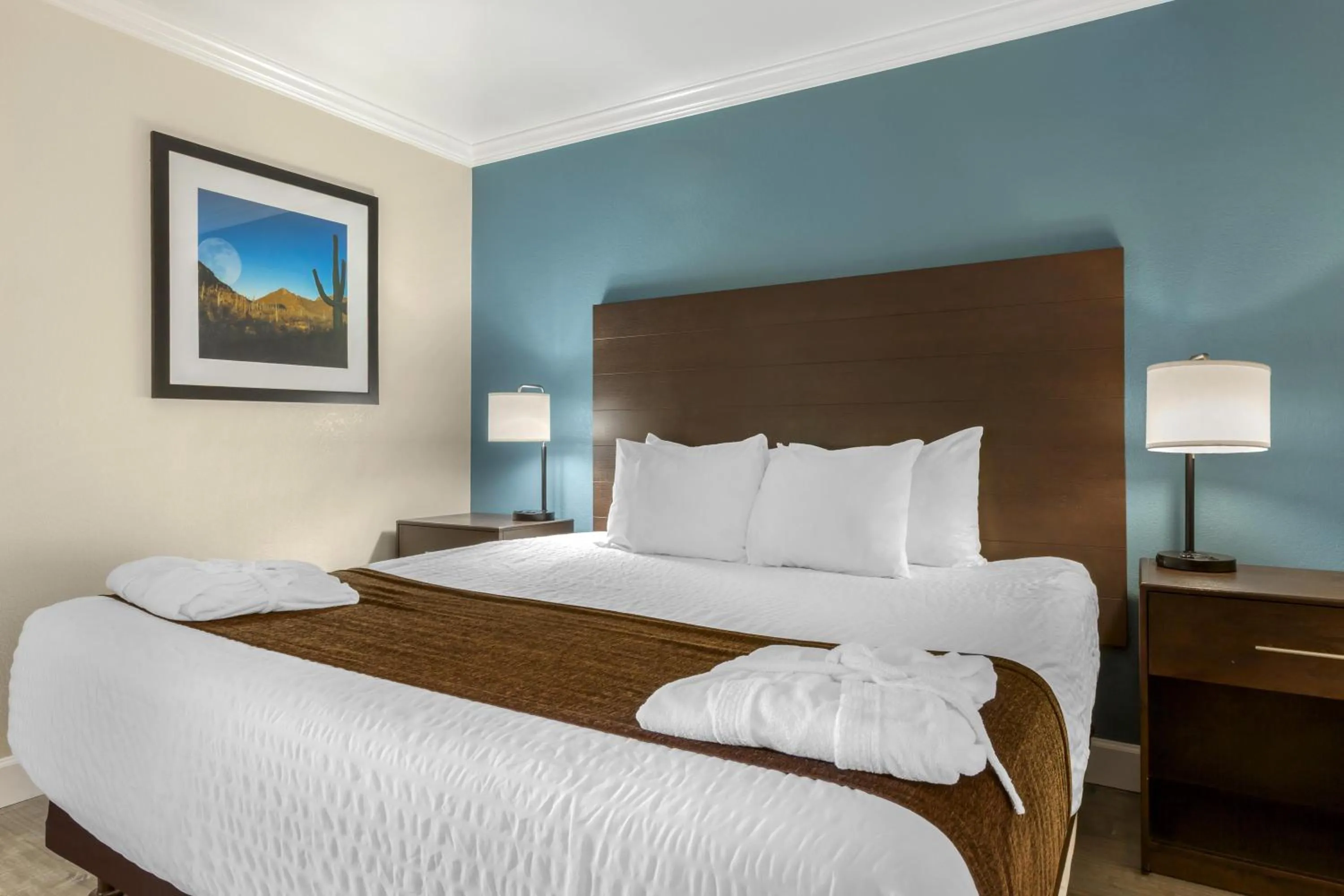 Photo of the whole room, Bed in Best Western InnSuites Tucson Foothills Hotel & Suites