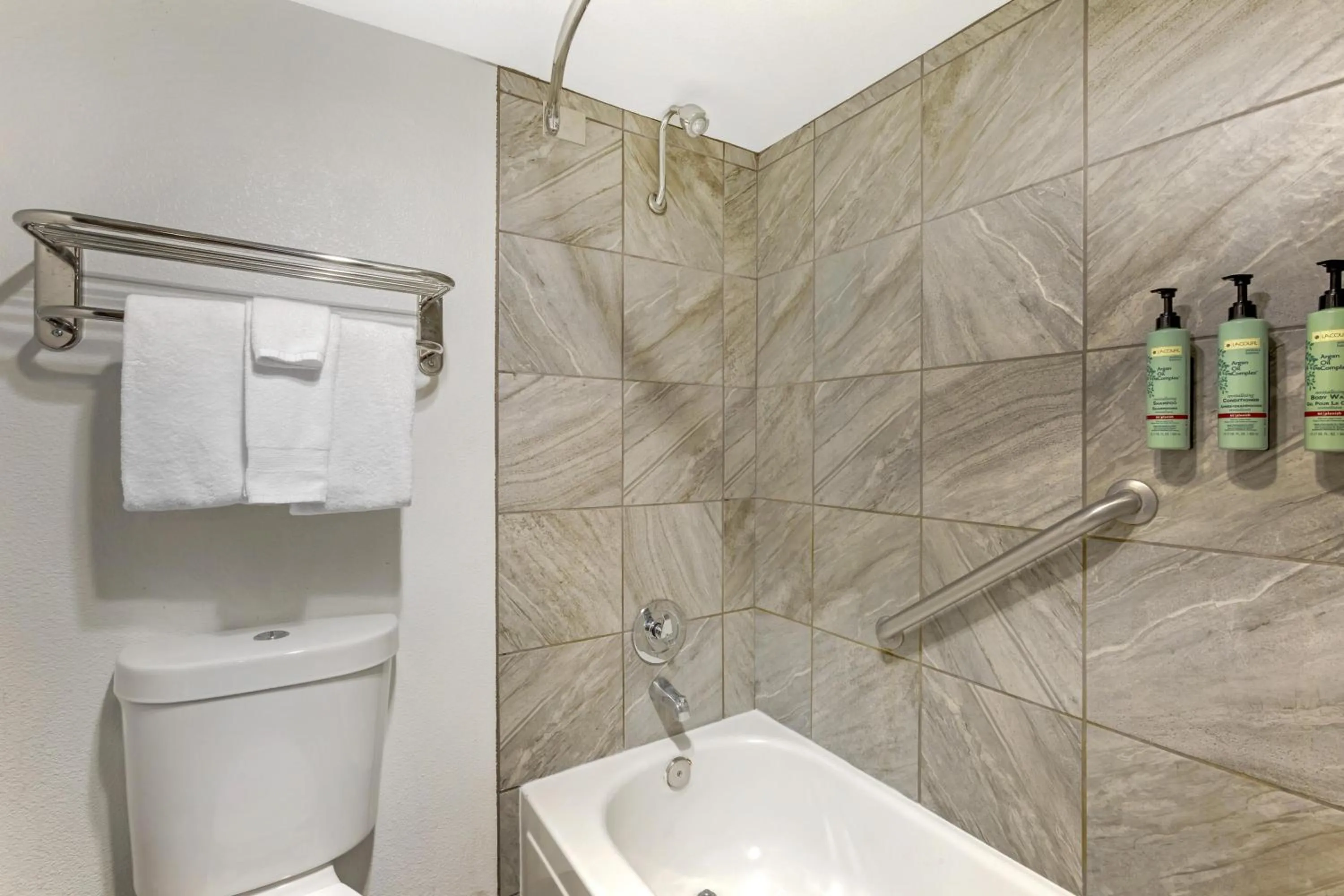 Bathroom in Best Western InnSuites Tucson Foothills Hotel & Suites