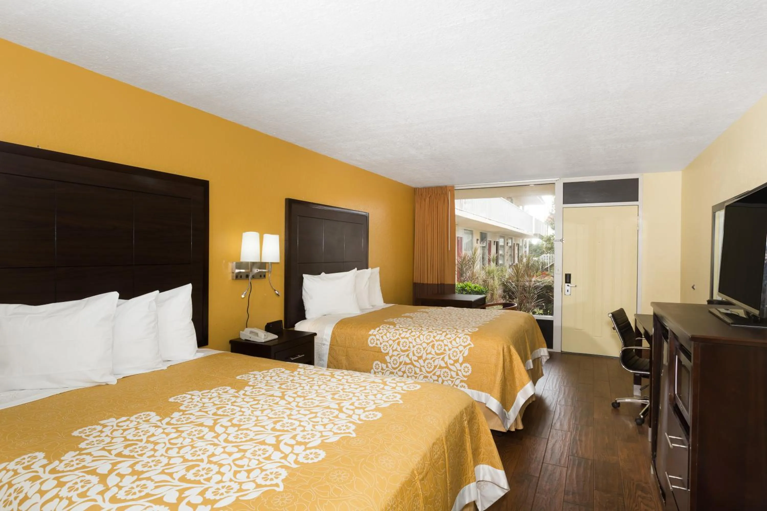 Photo of the whole room, Bed in Days Inn & Suites by Wyndham Port Richey