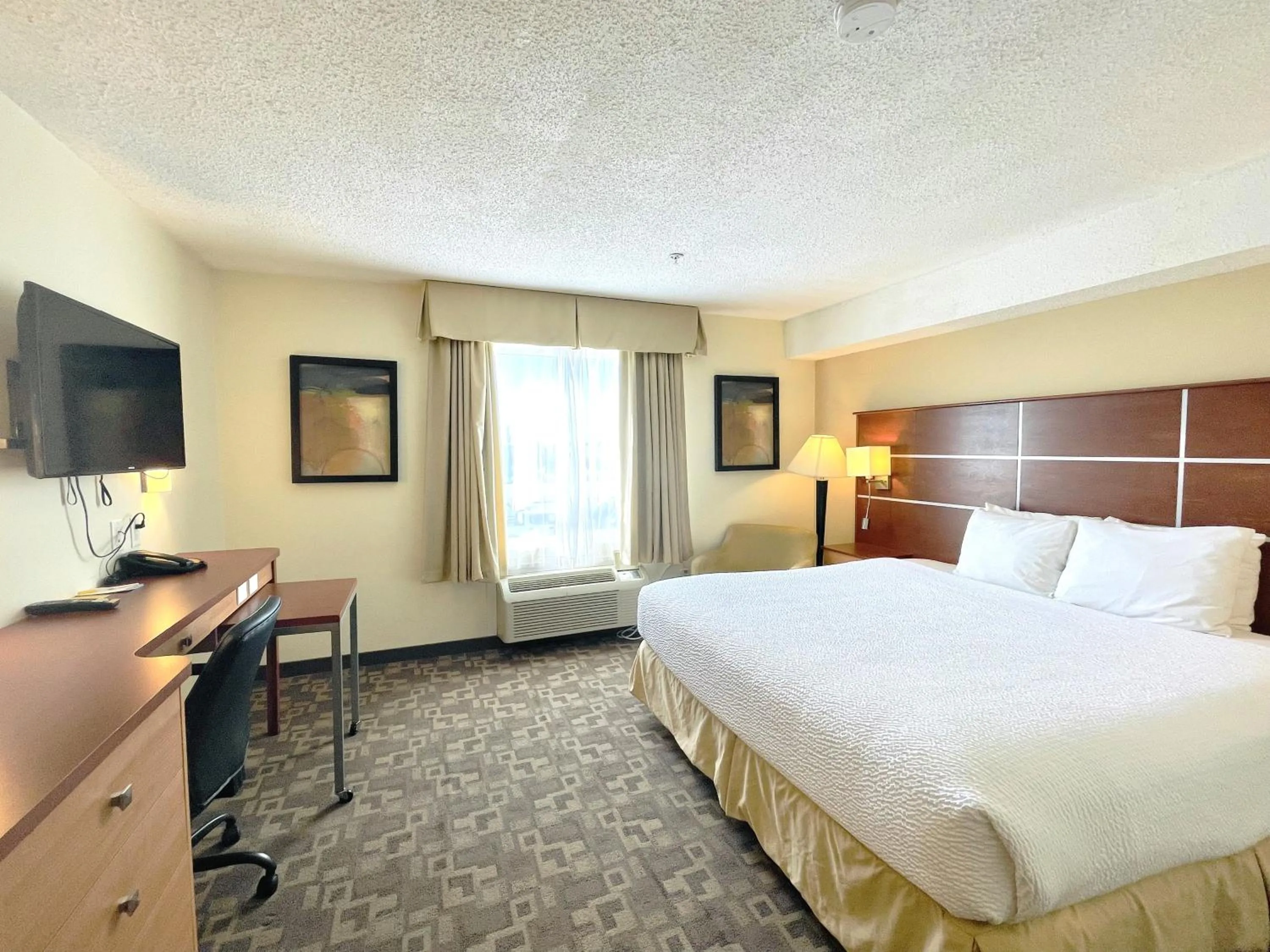 Bed in Days Inn by Wyndham Grande Prairie