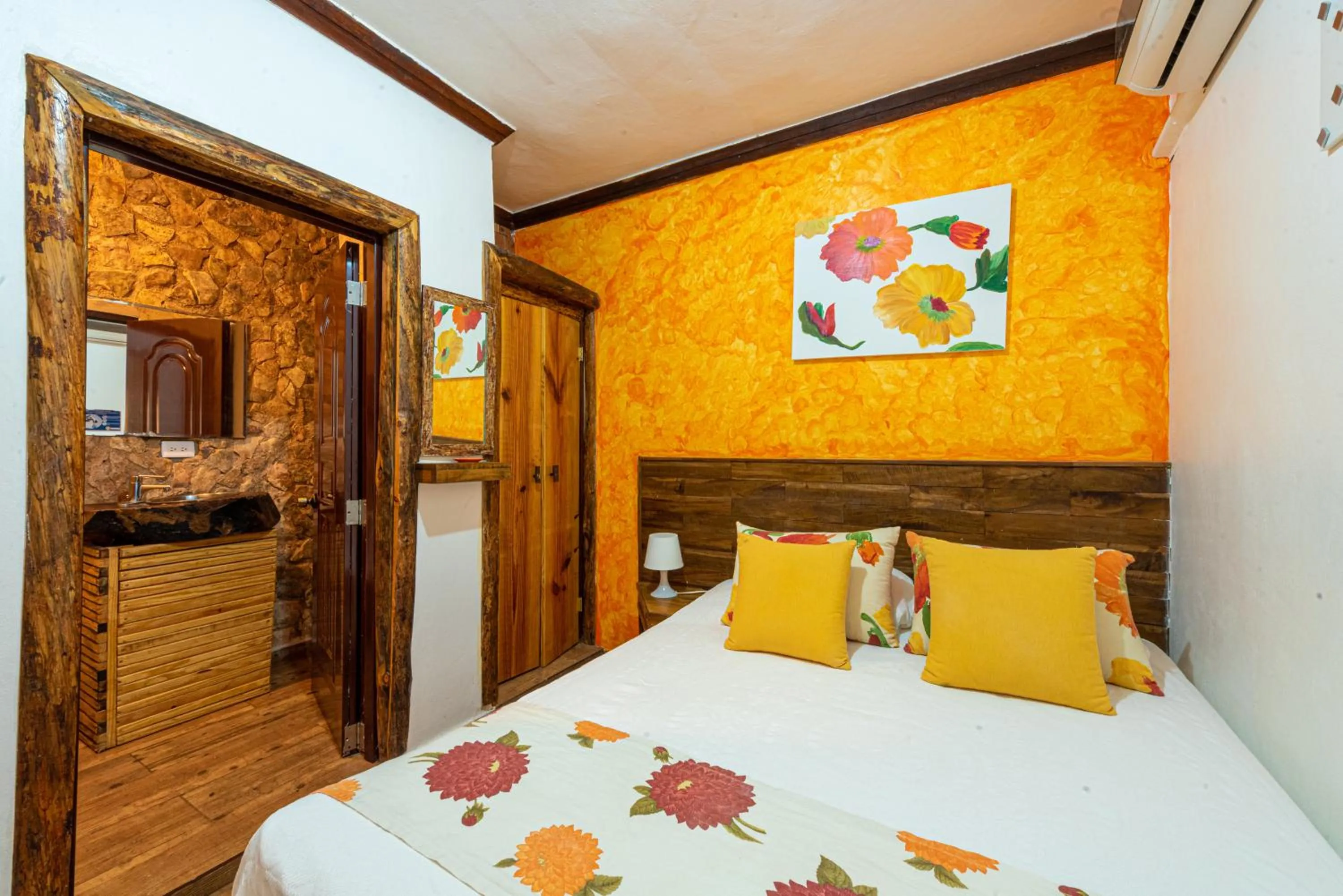 Bed in Vista de Águilas Ecolodge