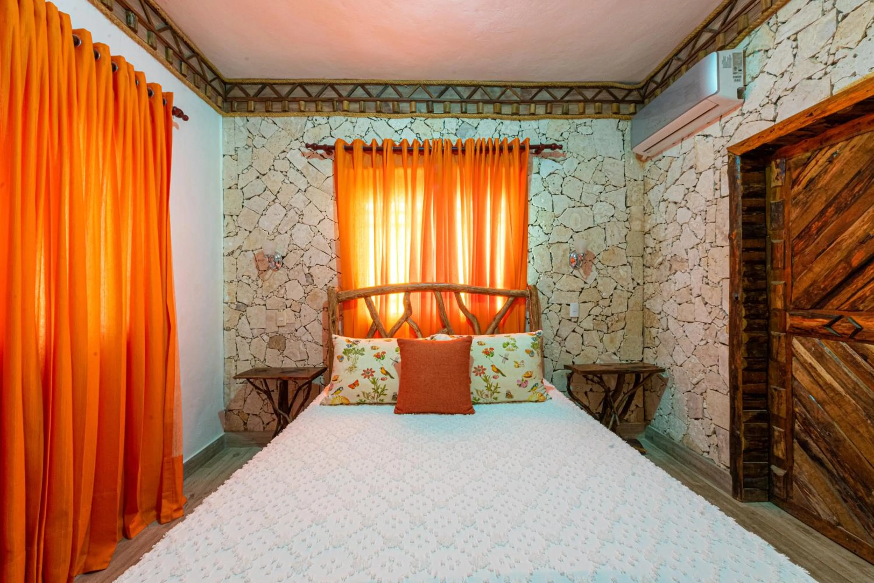 Bed in Vista de Águilas Ecolodge