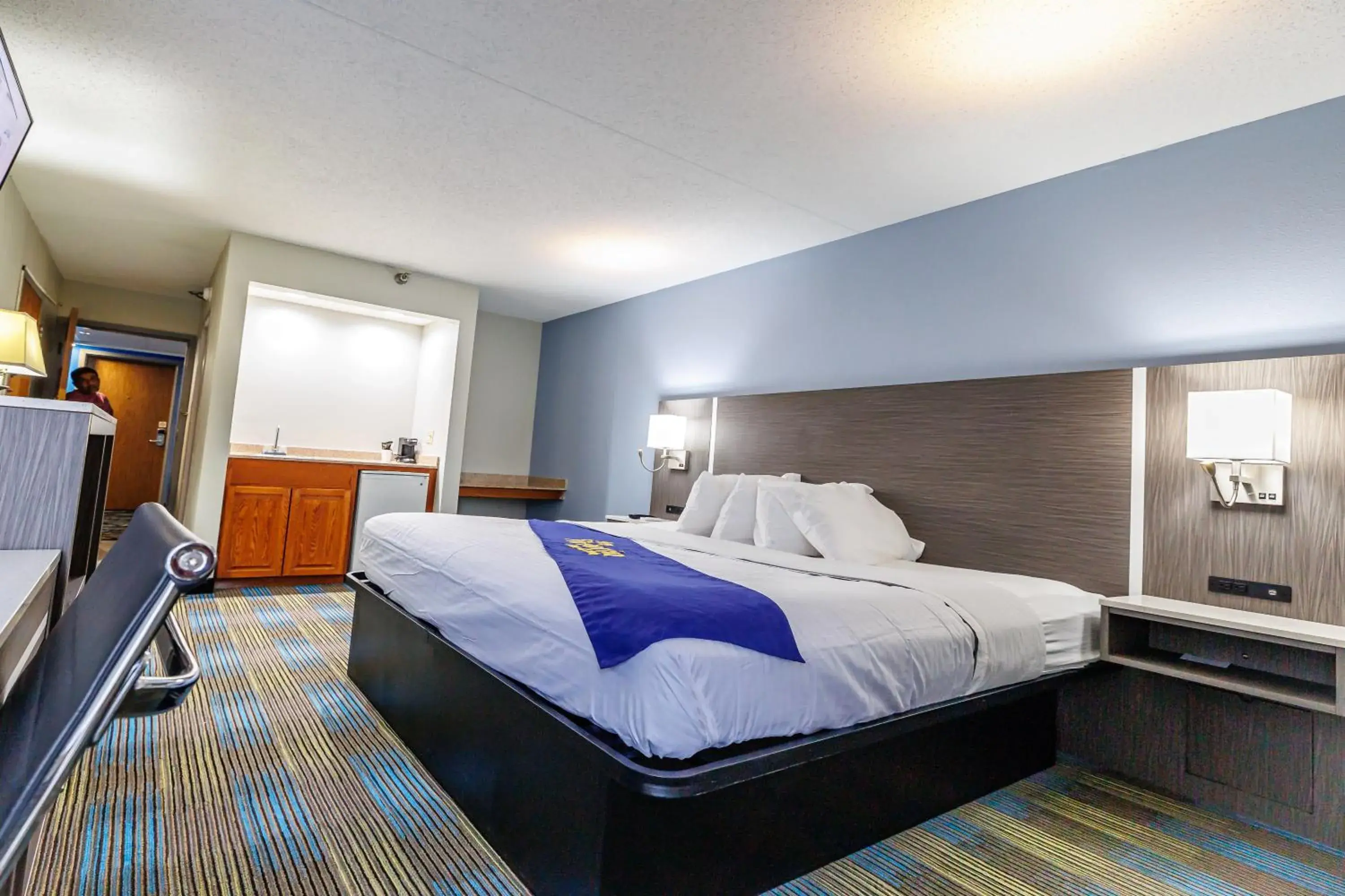 Photo of the whole room, Bed in New Victorian Inn & Suites Omaha Photo of the whole room, Bed in New Victorian Inn & Suites Omaha