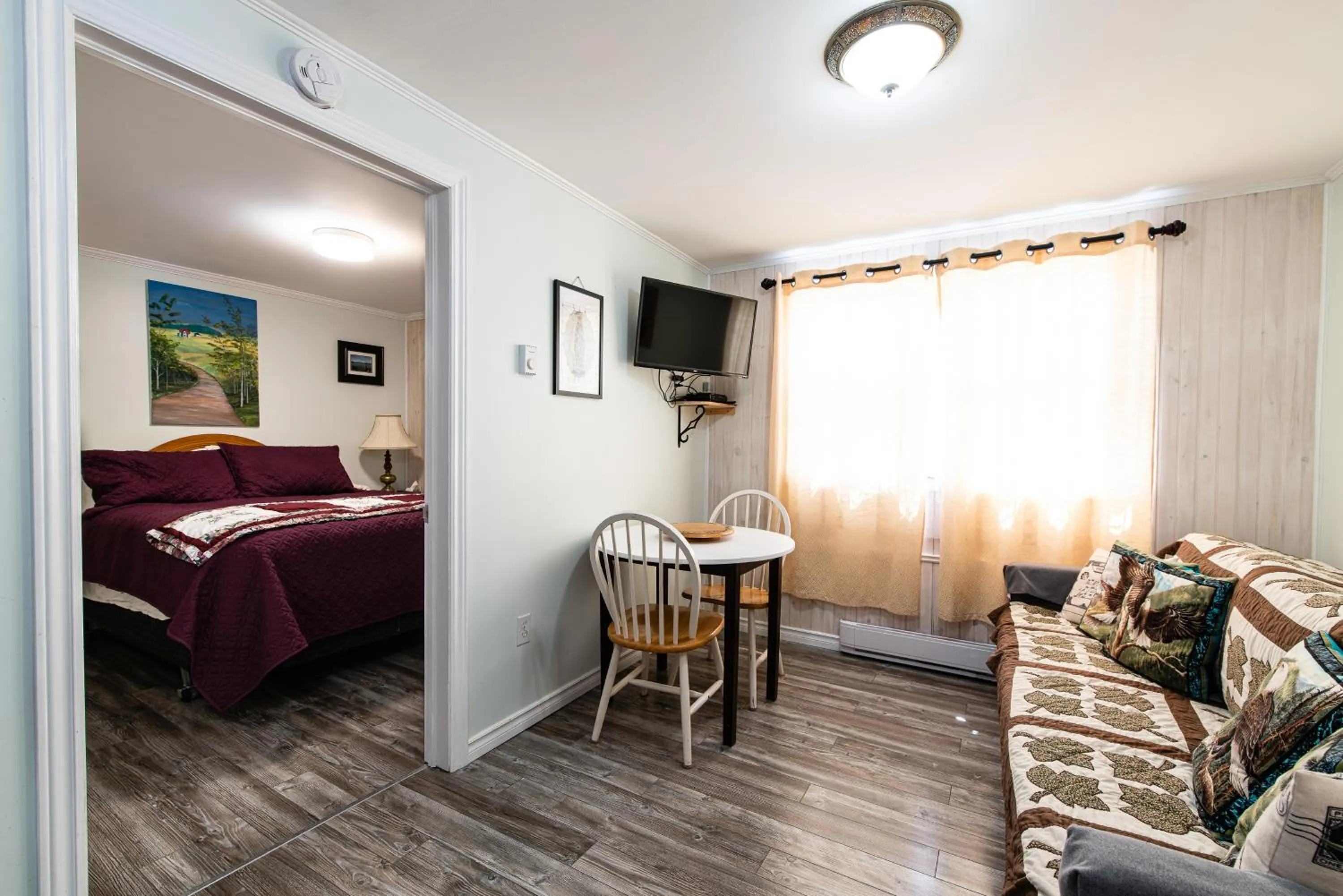 TV and multimedia, Bed in Out East B&B - Norris Point